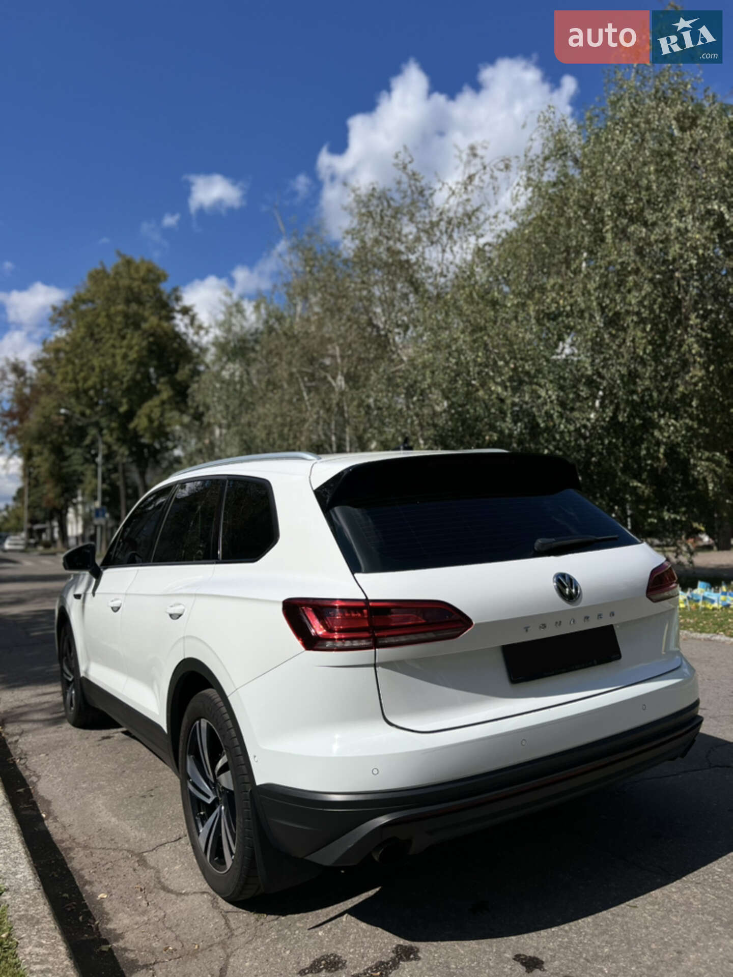 Volkswagen Touareg 2019 VIN WVGZZZCRZLD019603 фото оголошення 4 з 18