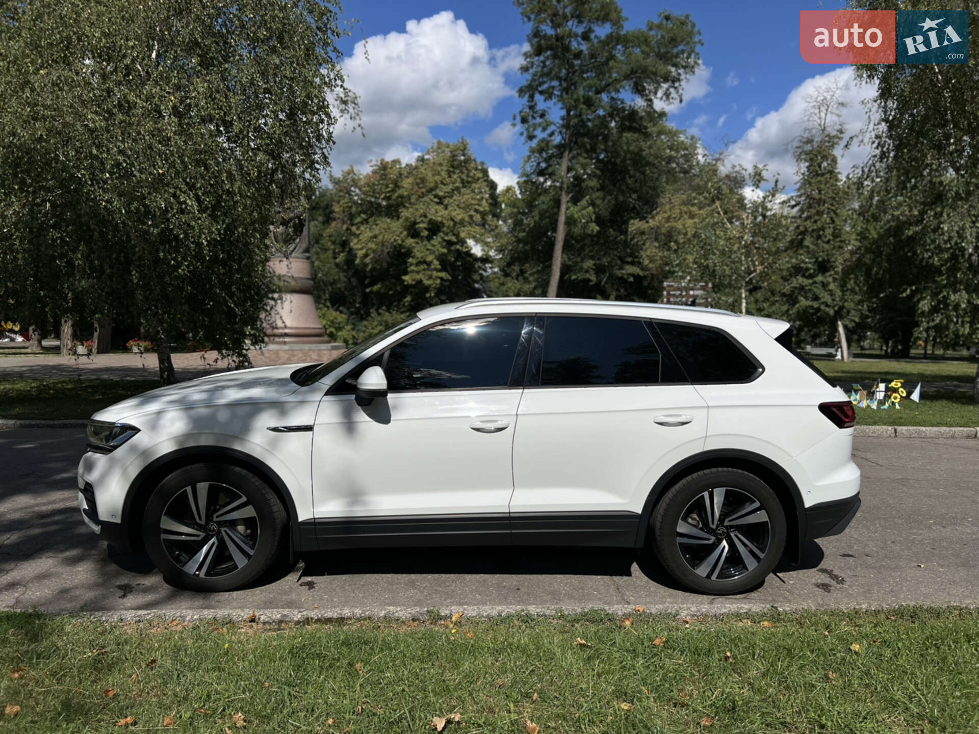 Volkswagen Touareg 2019 VIN WVGZZZCRZLD019603 фото оголошення 3 з 18
