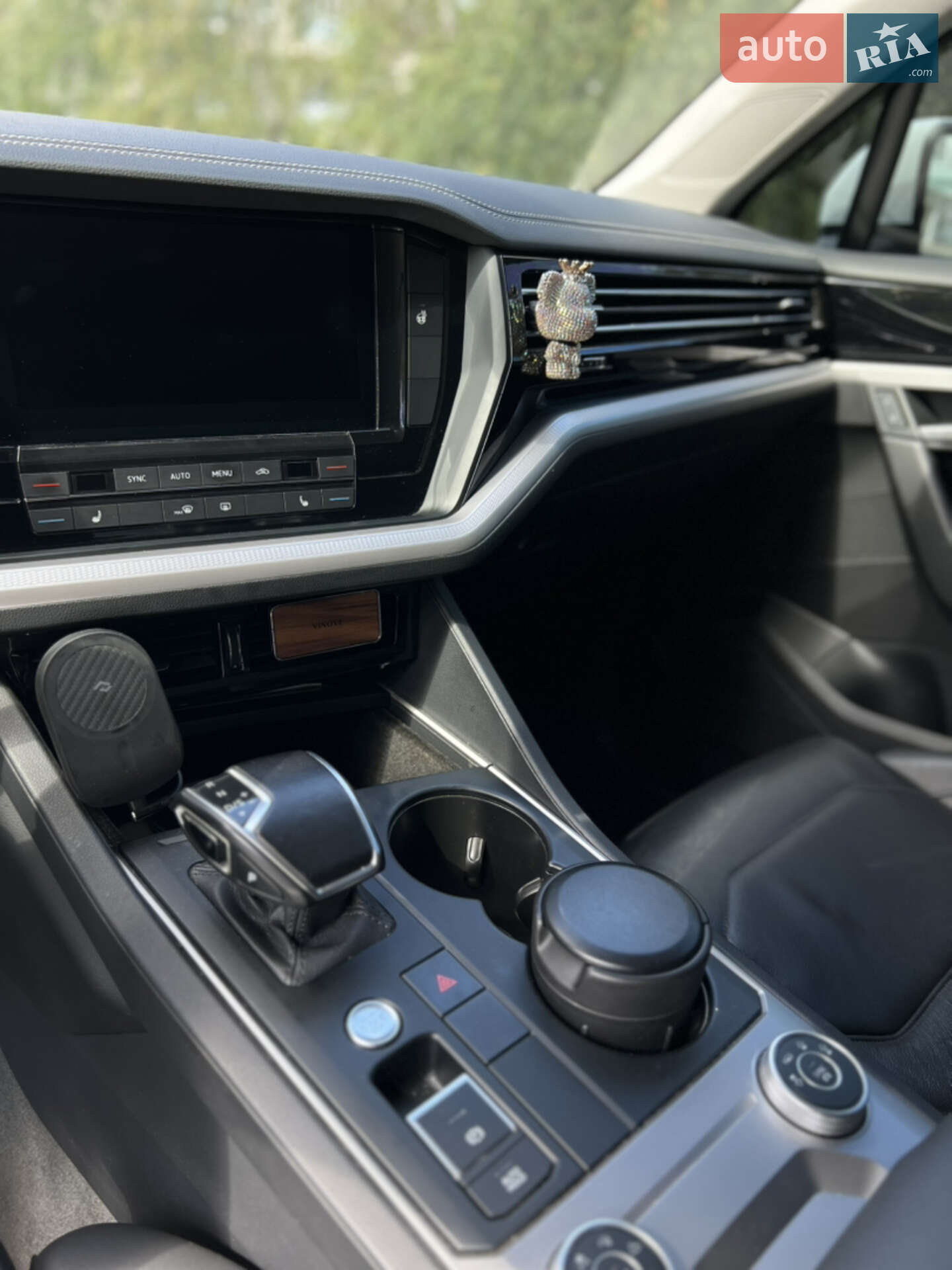 Volkswagen Touareg 2019 VIN WVGZZZCRZLD019603 фото оголошення 10 з 18