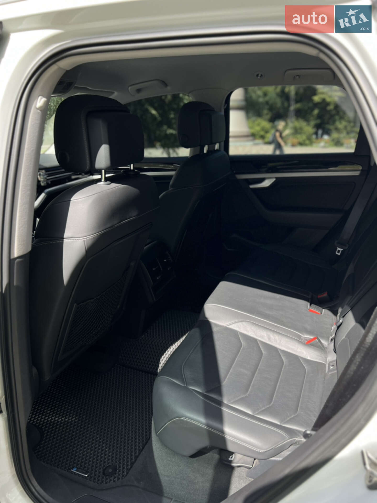 Volkswagen Touareg 2019 VIN WVGZZZCRZLD019603 фото оголошення 13 з 18