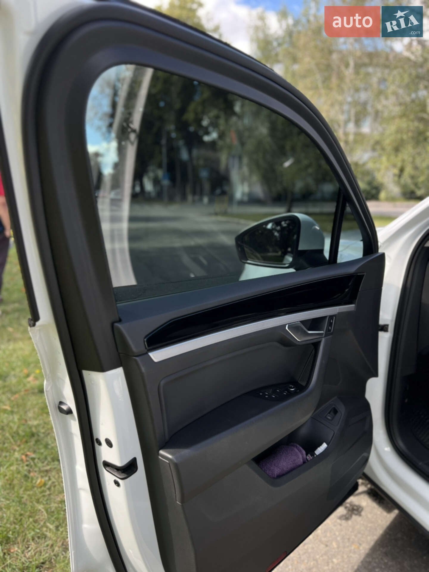 Volkswagen Touareg 2019 VIN WVGZZZCRZLD019603 фото оголошення 16 з 18
