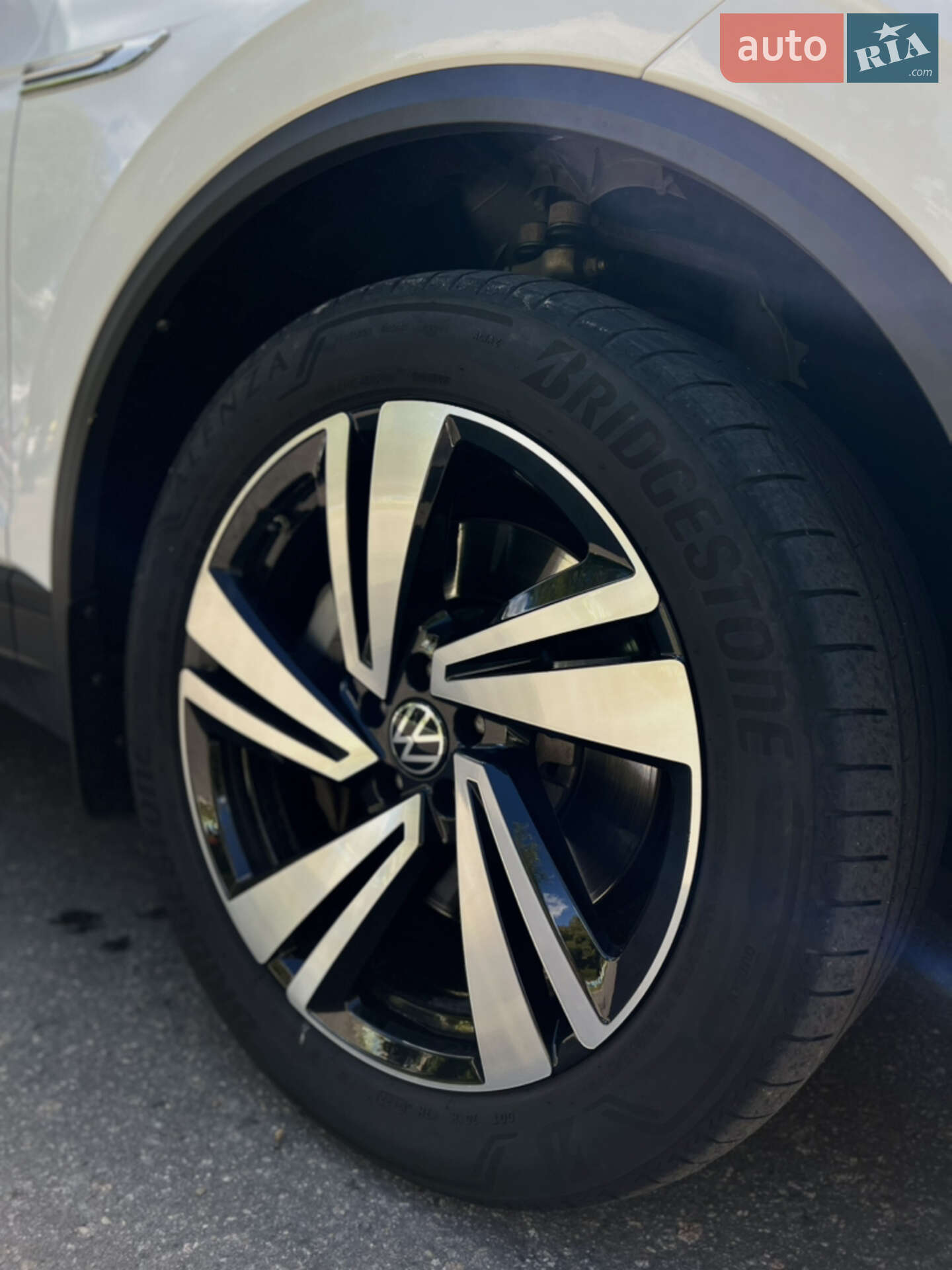 Volkswagen Touareg 2019 VIN WVGZZZCRZLD019603 фото оголошення 18 з 18