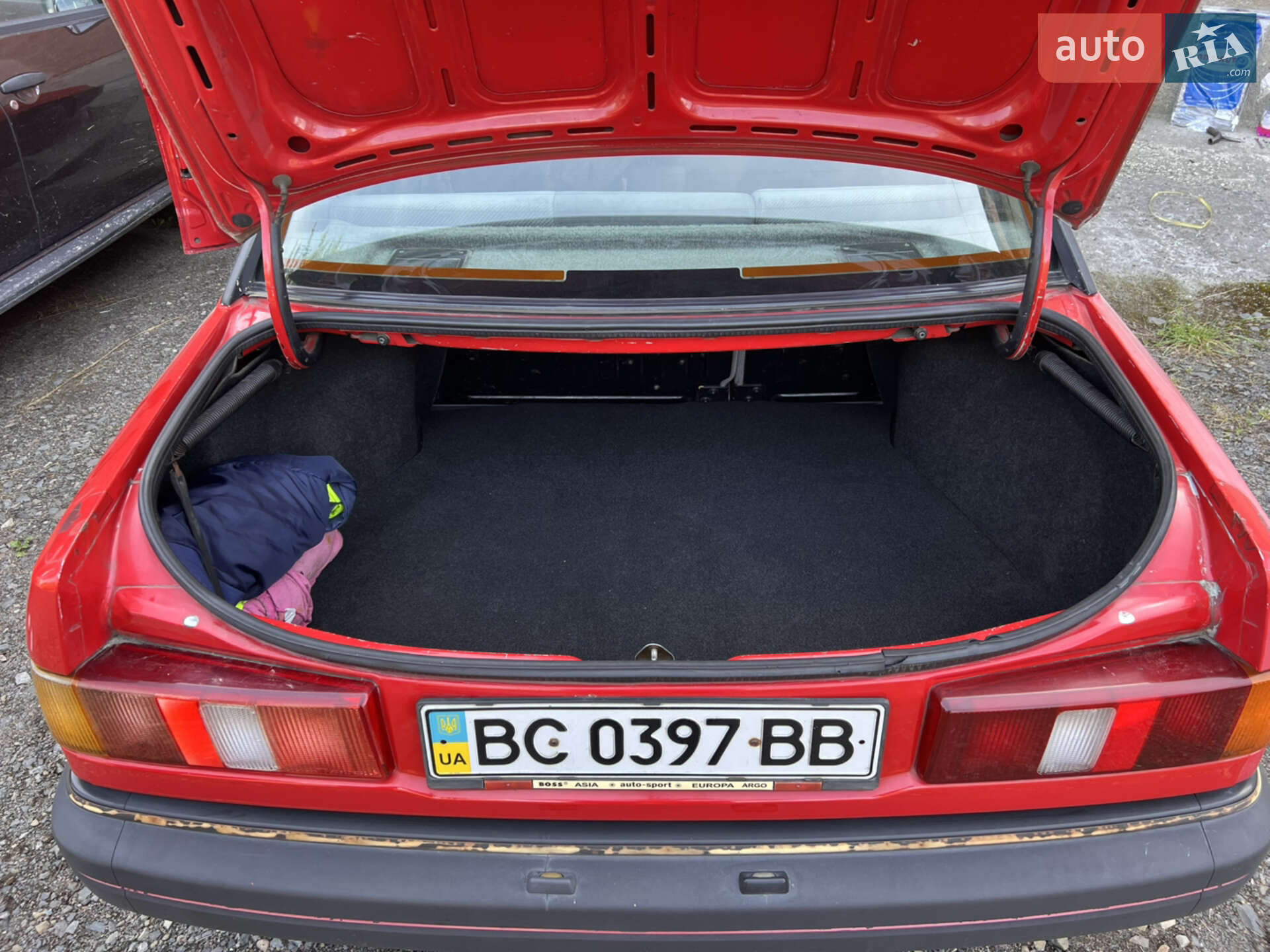 Ford Sierra 1988 VIN WF0FXXGBBFJD93775 фото оголошення 18 з 19