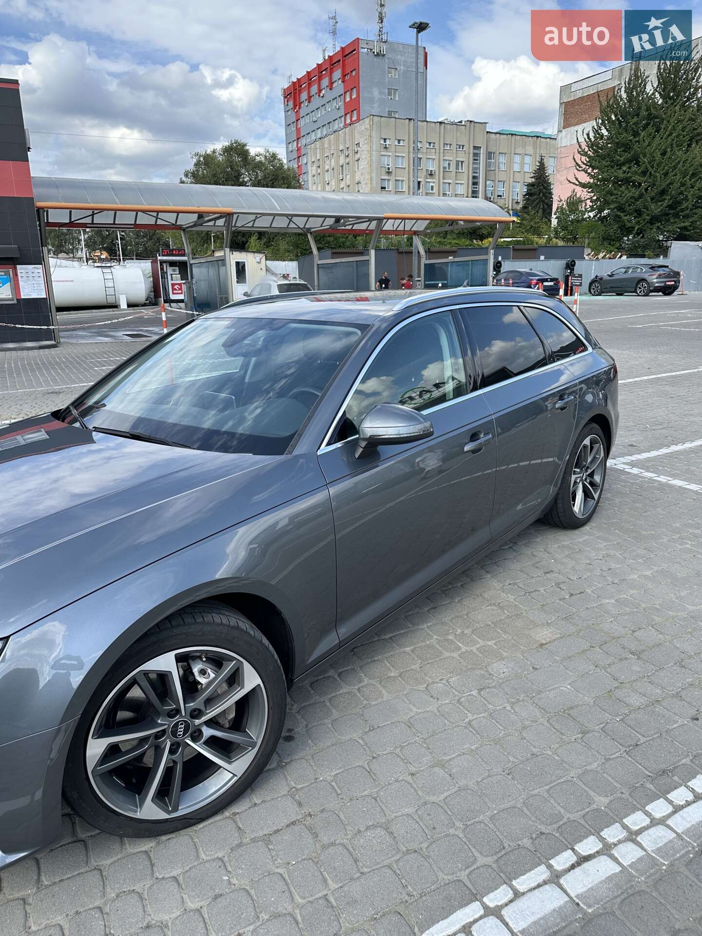 Audi A4 2017 VIN WAUZZZF49HA099979 фото оголошення 4 з 17