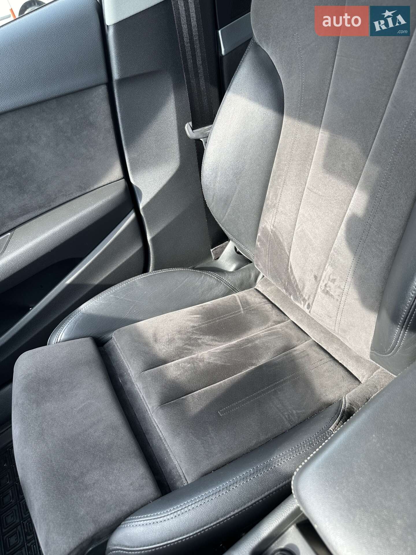 Audi A4 2017 VIN WAUZZZF49HA099979 фото оголошення 11 з 17