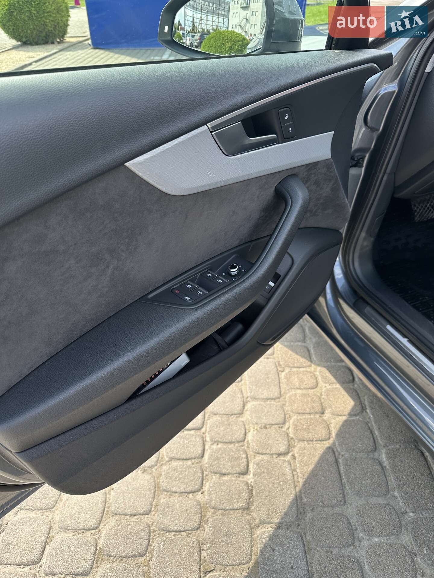 Audi A4 2017 VIN WAUZZZF49HA099979 фото оголошення 13 з 17