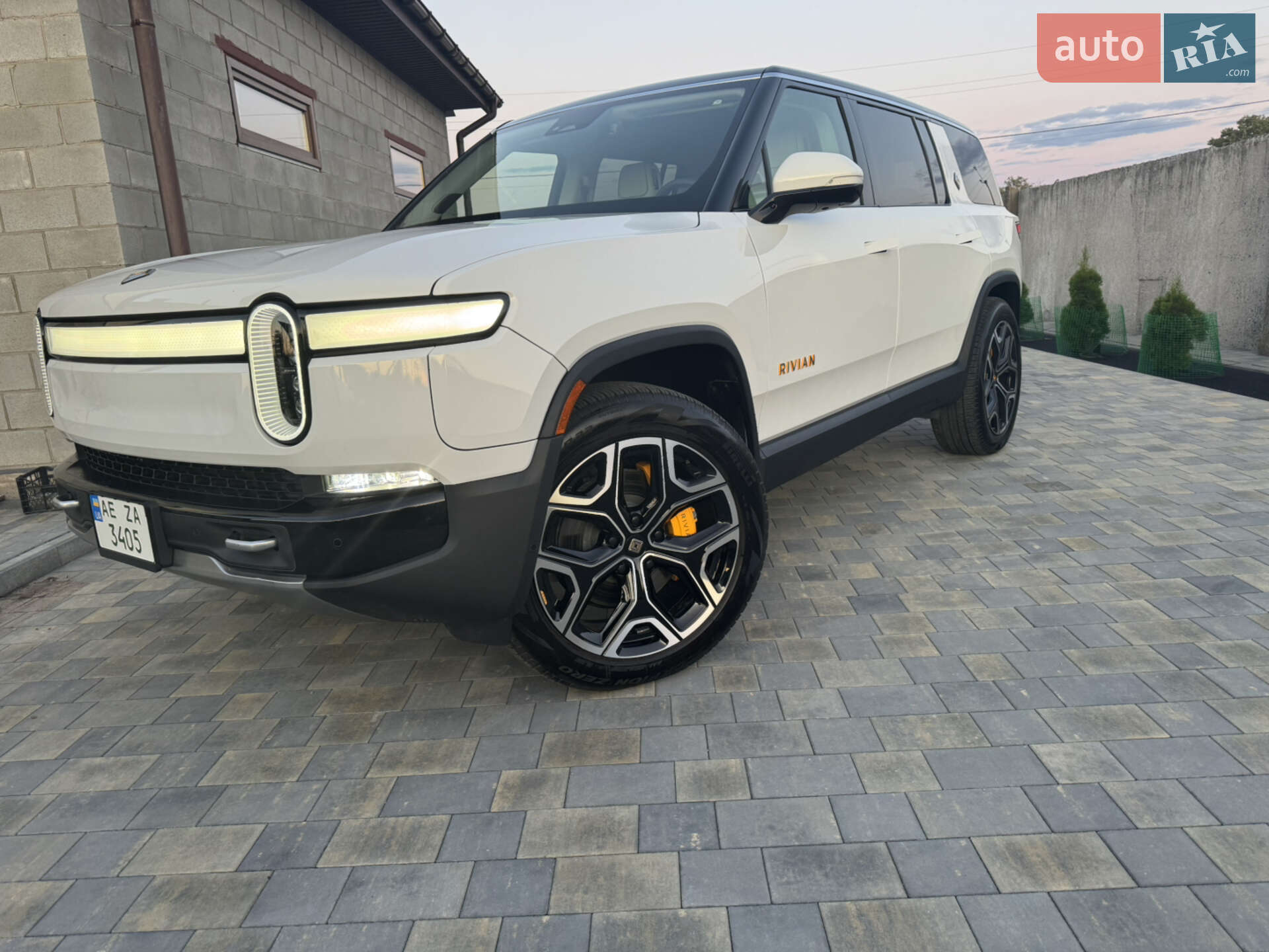 Rivian R1S 2024 VIN 7PDSGABA9RN043650 фото оголошення 3 з 45