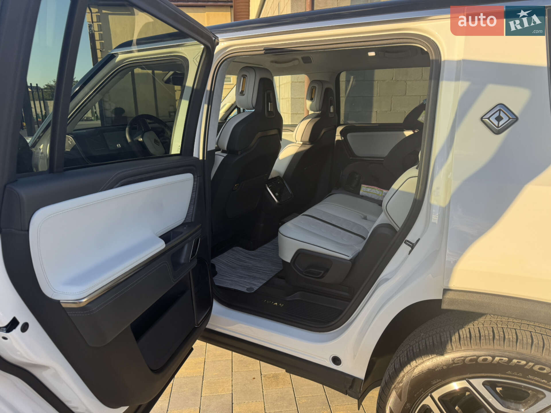 Rivian R1S 2024 VIN 7PDSGABA9RN043650 фото оголошення 31 з 45