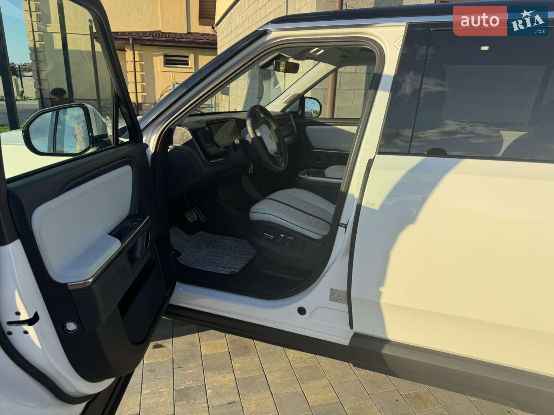 Rivian R1S 2024 VIN 7PDSGABA9RN043650 фото оголошення 32 з 45
