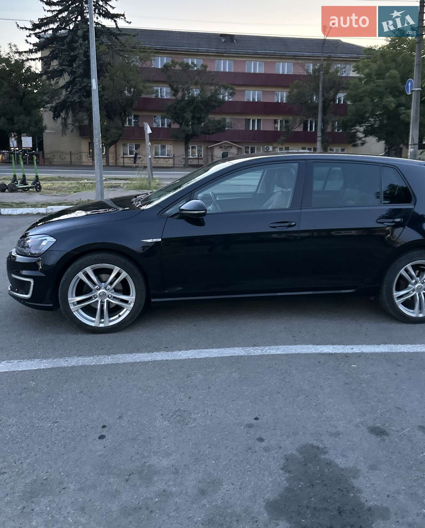 Volkswagen e-Golf 2014 VIN WVWZZZAUZFW900700 фото оголошення 2 з 13