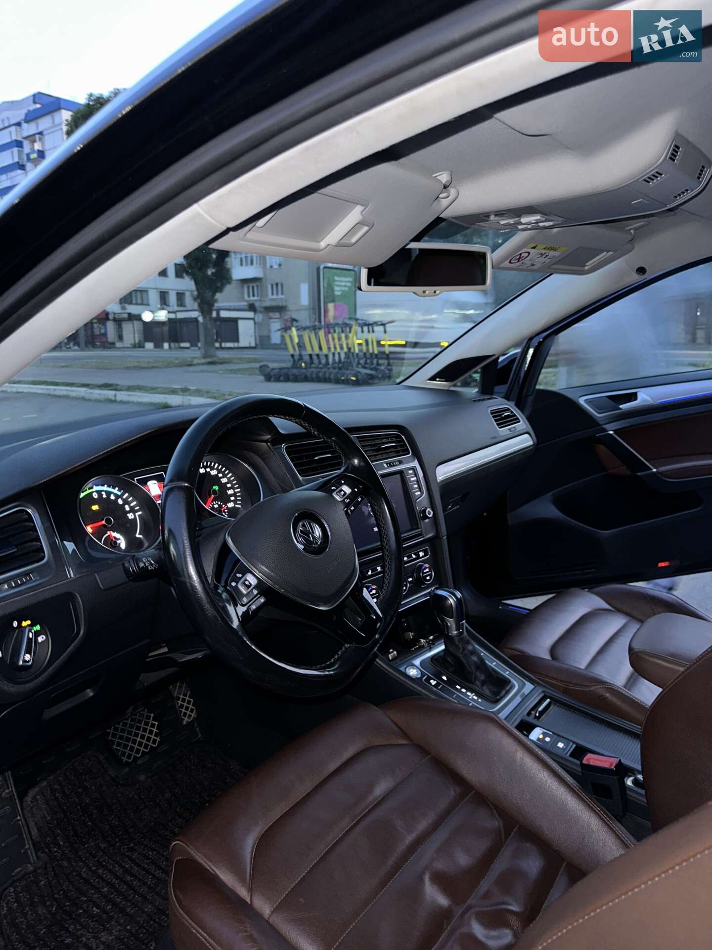 Volkswagen e-Golf 2014 VIN WVWZZZAUZFW900700 фото оголошення 8 з 13
