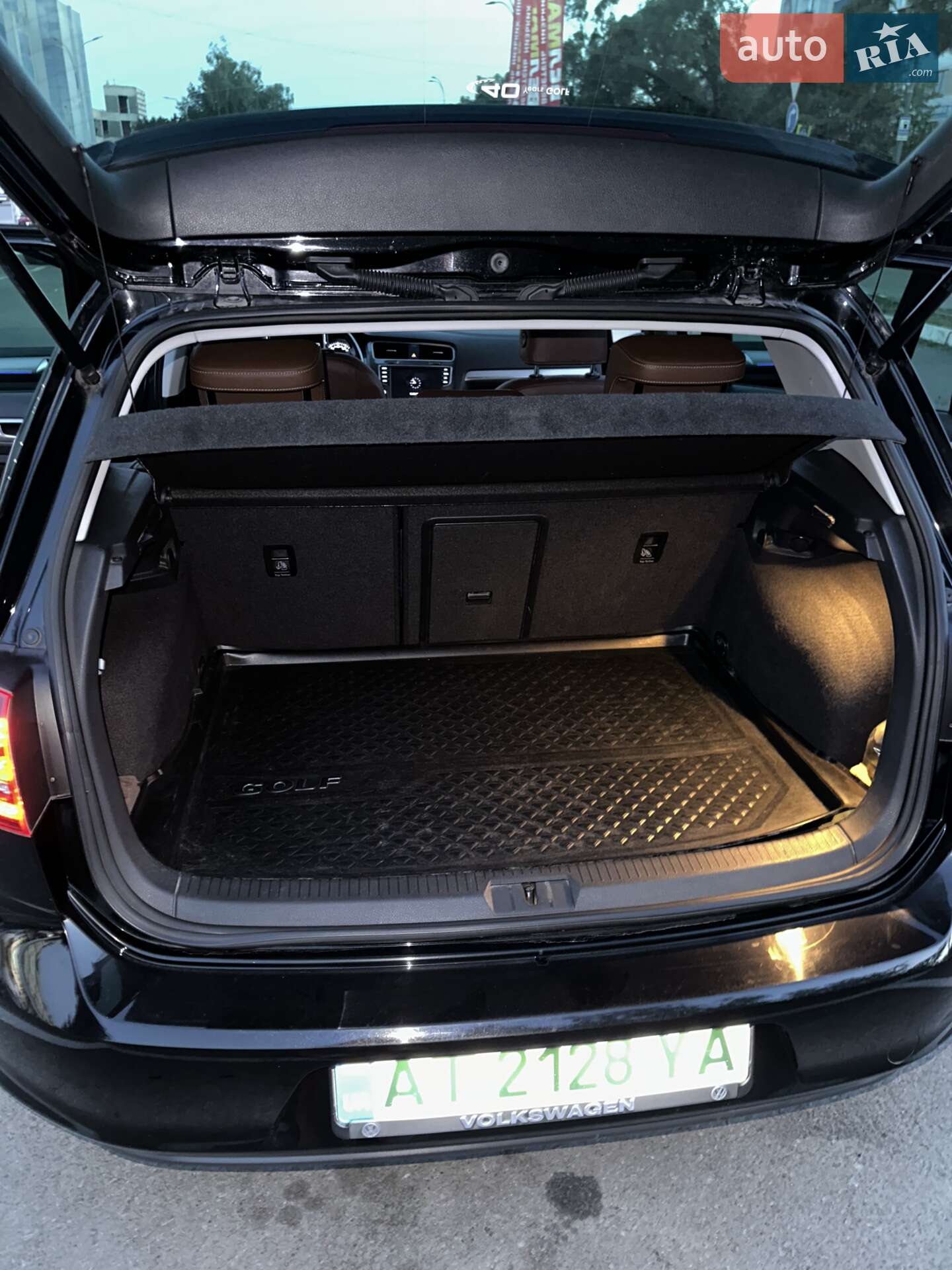 Volkswagen e-Golf 2014 VIN WVWZZZAUZFW900700 фото оголошення 11 з 13