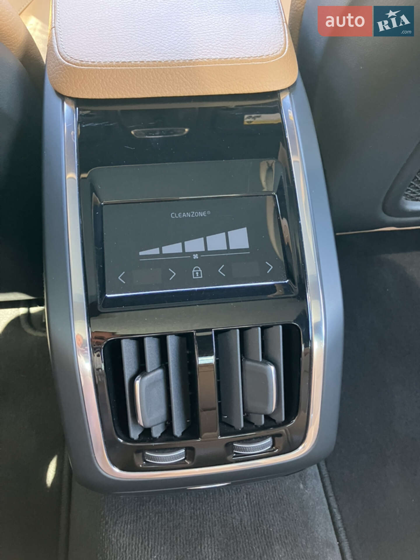 Volvo S90 2017 VIN LVY982AK3JP024032 фото оголошення 15 з 18