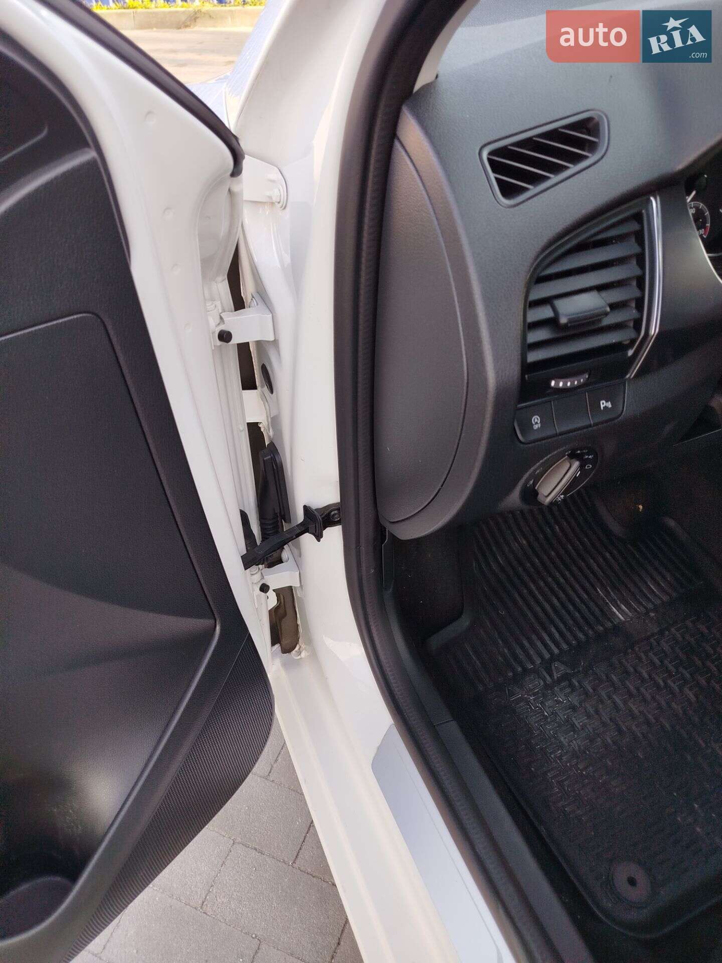 Skoda Fabia 2022 VIN TMBJP6NJ8NZ019581 фото оголошення 6 з 15