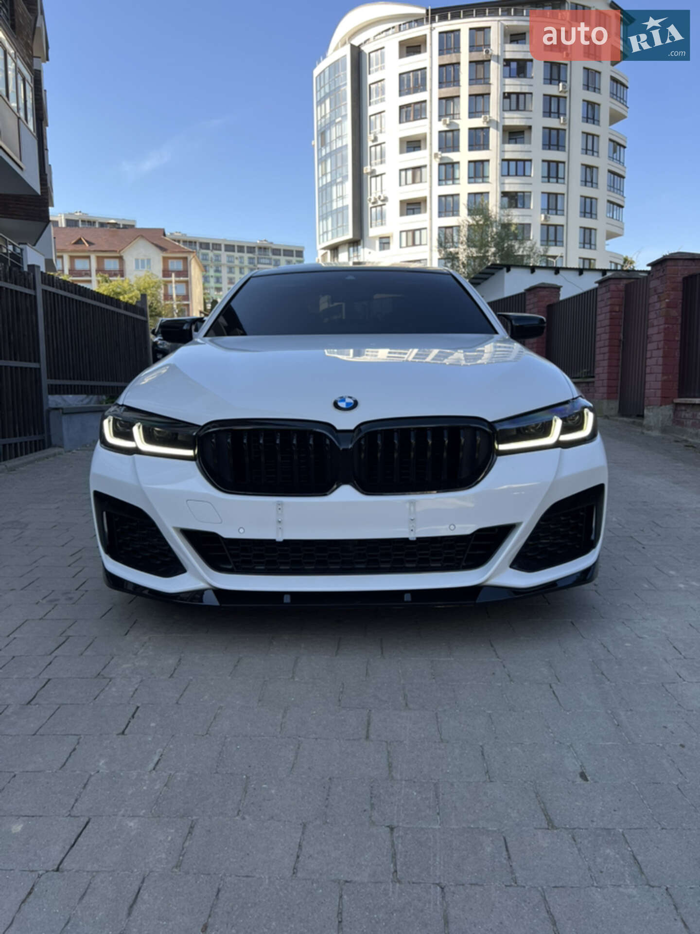 BMW 5 Series 2022 VIN WBA73BJ00NCJ89882 фото оголошення 3 з 70