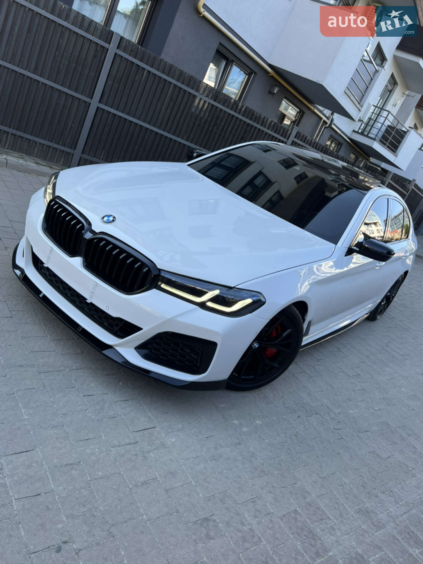 BMW 5 Series 2022 VIN WBA73BJ00NCJ89882 фото оголошення 2 з 70