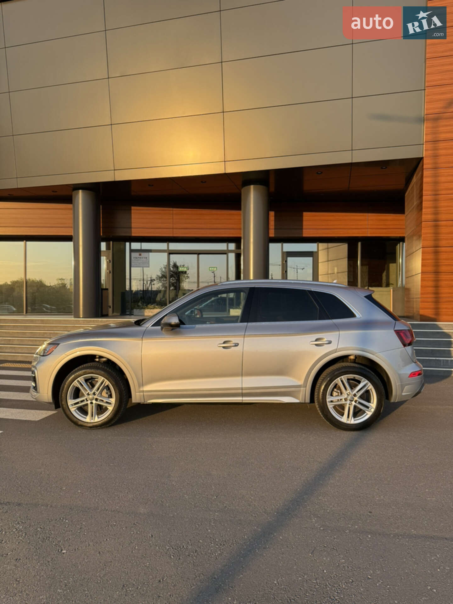 Audi Q5 2020 VIN WA1BAAFY1M2018875 фото оголошення 10 з 16