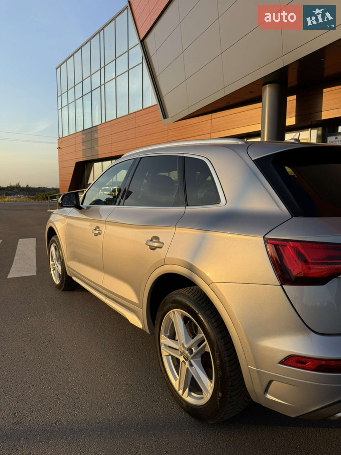 Audi Q5 2020 VIN WA1BAAFY1M2018875 фото оголошення 11 з 16