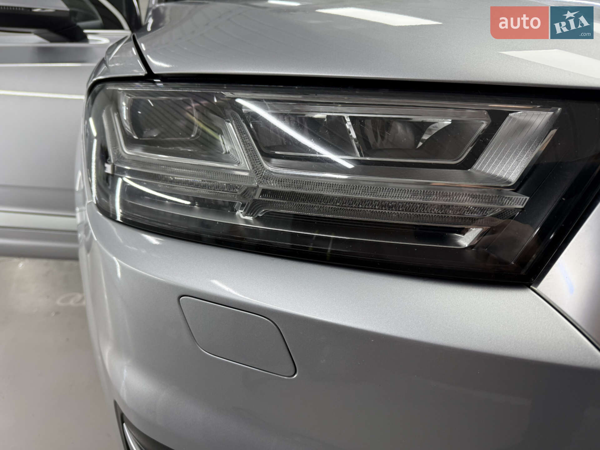 Audi Q7 2018 VIN WA1VAAF73JD031065 фото оголошення 5 з 30