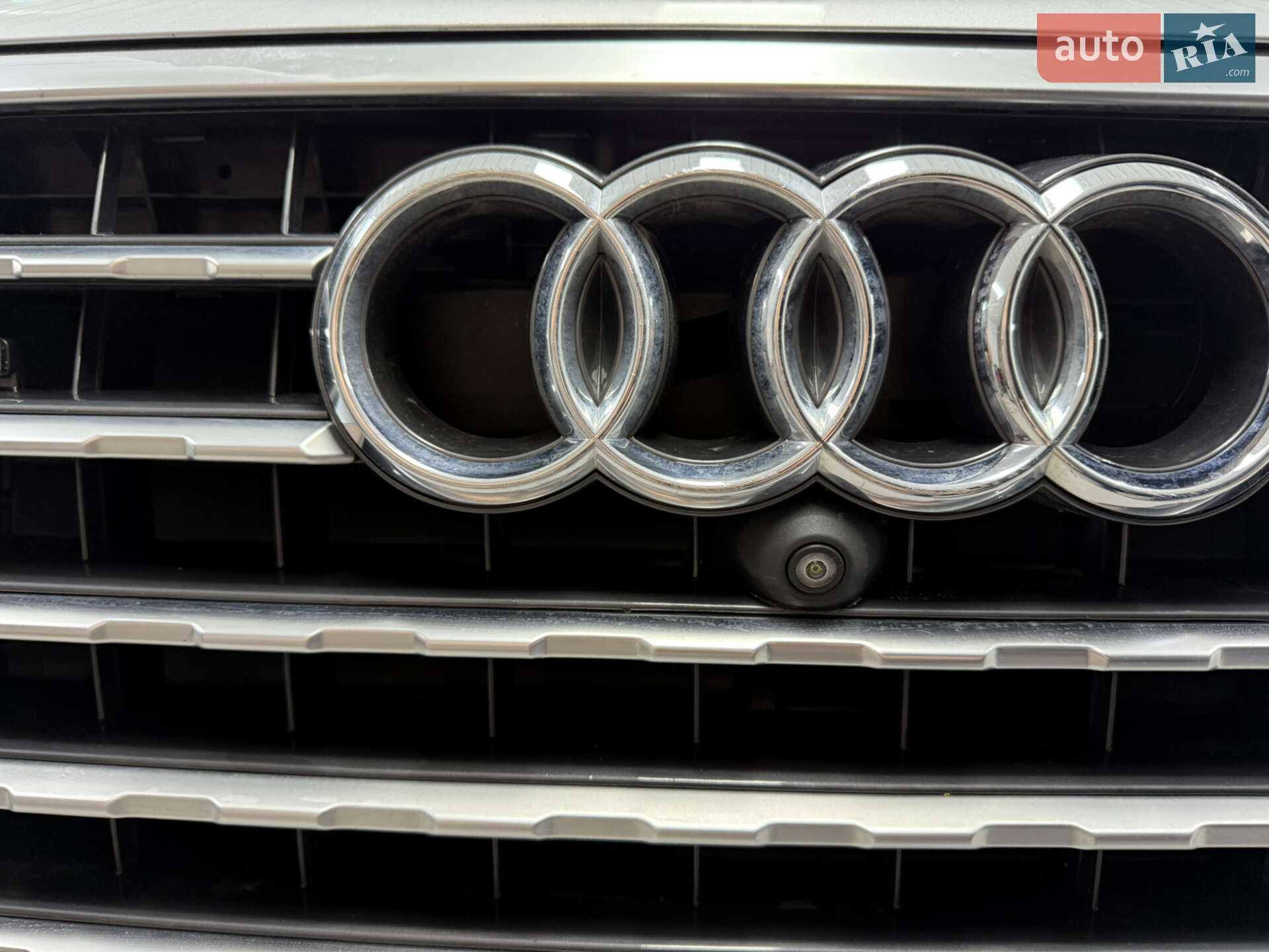 Audi Q7 2018 VIN WA1VAAF73JD031065 фото оголошення 12 з 30