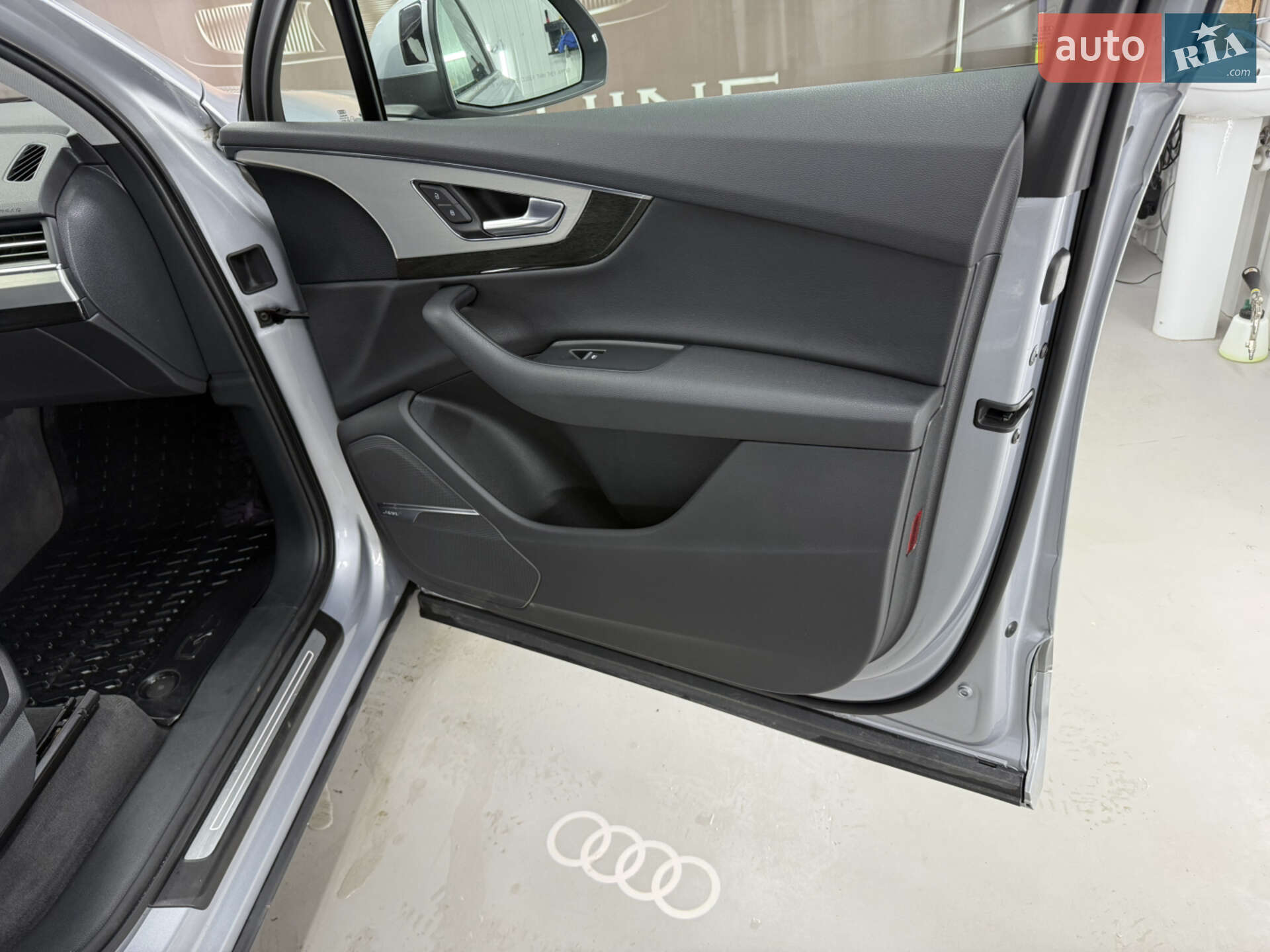 Audi Q7 2018 VIN WA1VAAF73JD031065 фото оголошення 19 з 30