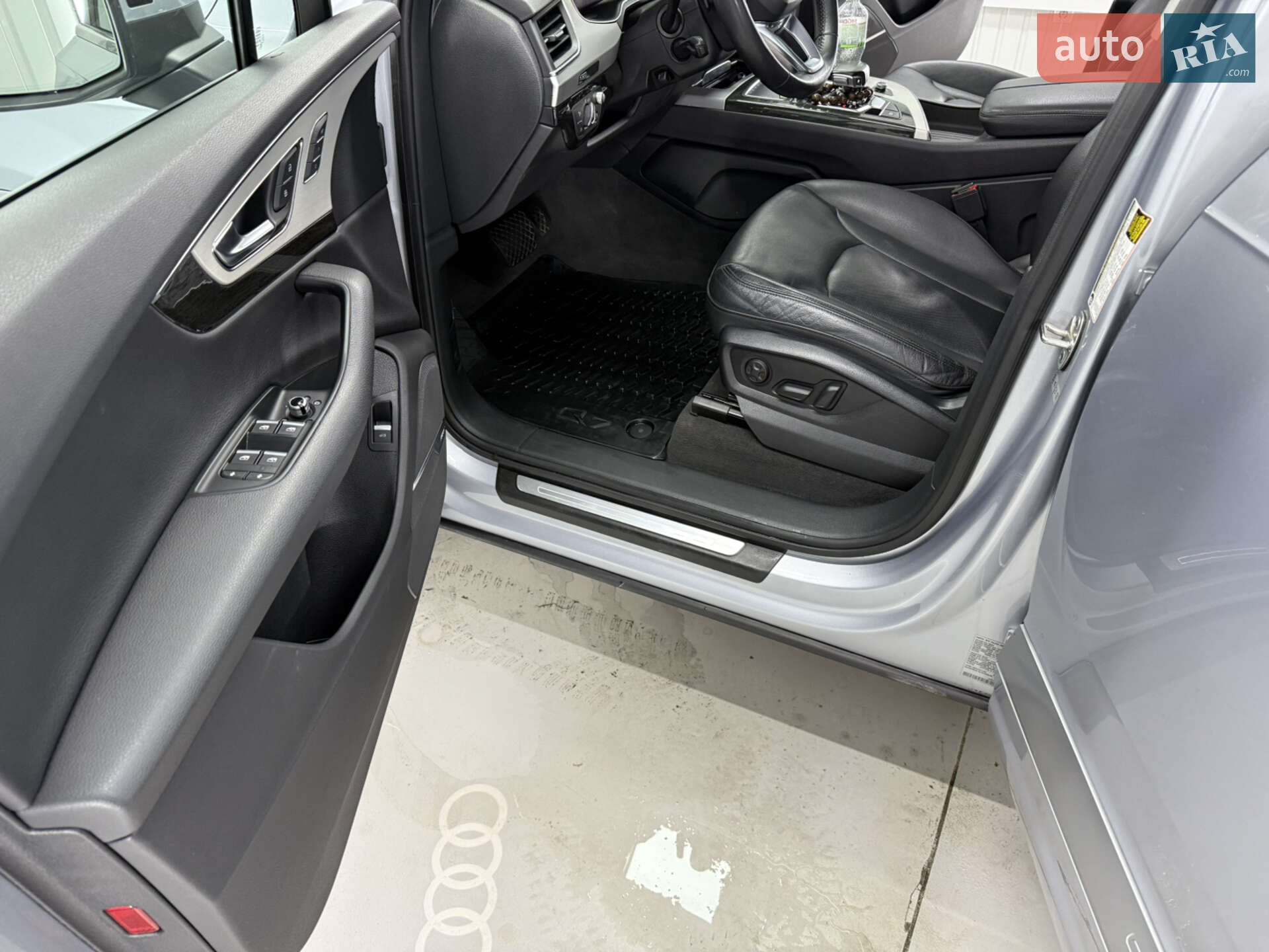 Audi Q7 2018 VIN WA1VAAF73JD031065 фото оголошення 20 з 30