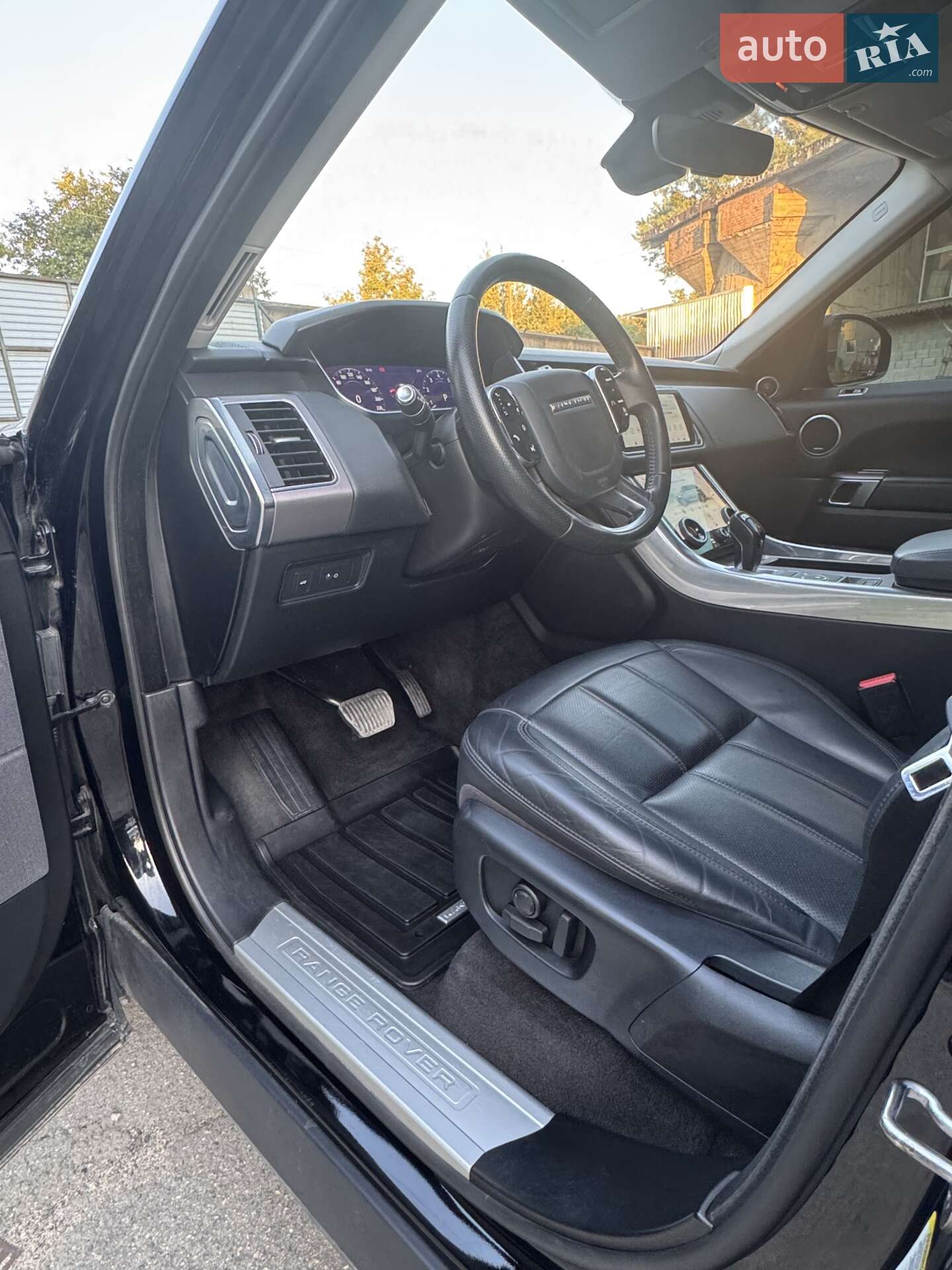 Land Rover Range Rover Sport 2019 VIN SALWR2SU1LA883030 фото оголошення 13 з 32