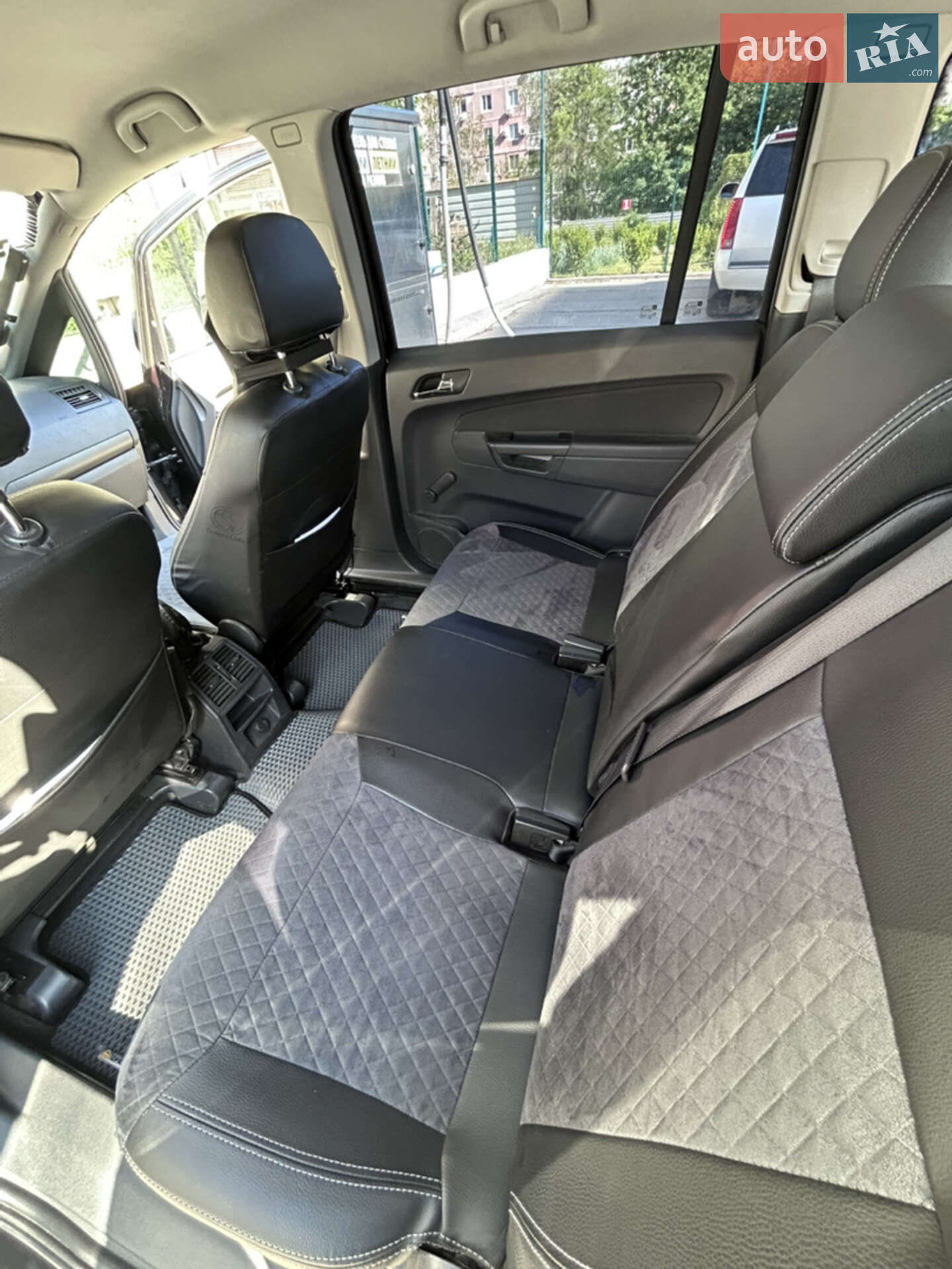 Opel Zafira 2011 VIN W0L0AHM75B2135295 фото оголошення 2 з 23