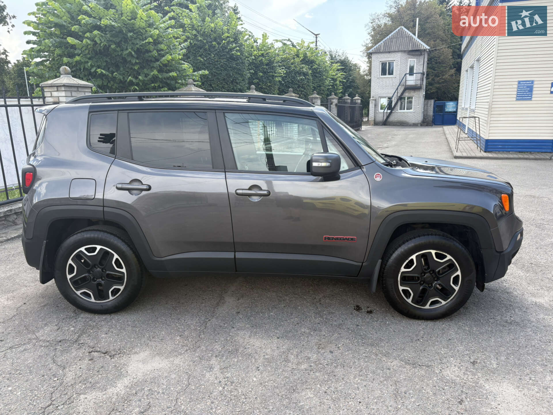Jeep Renegade 2017 VIN ZACCJBCB3HPF05958 фото оголошення 10 з 19