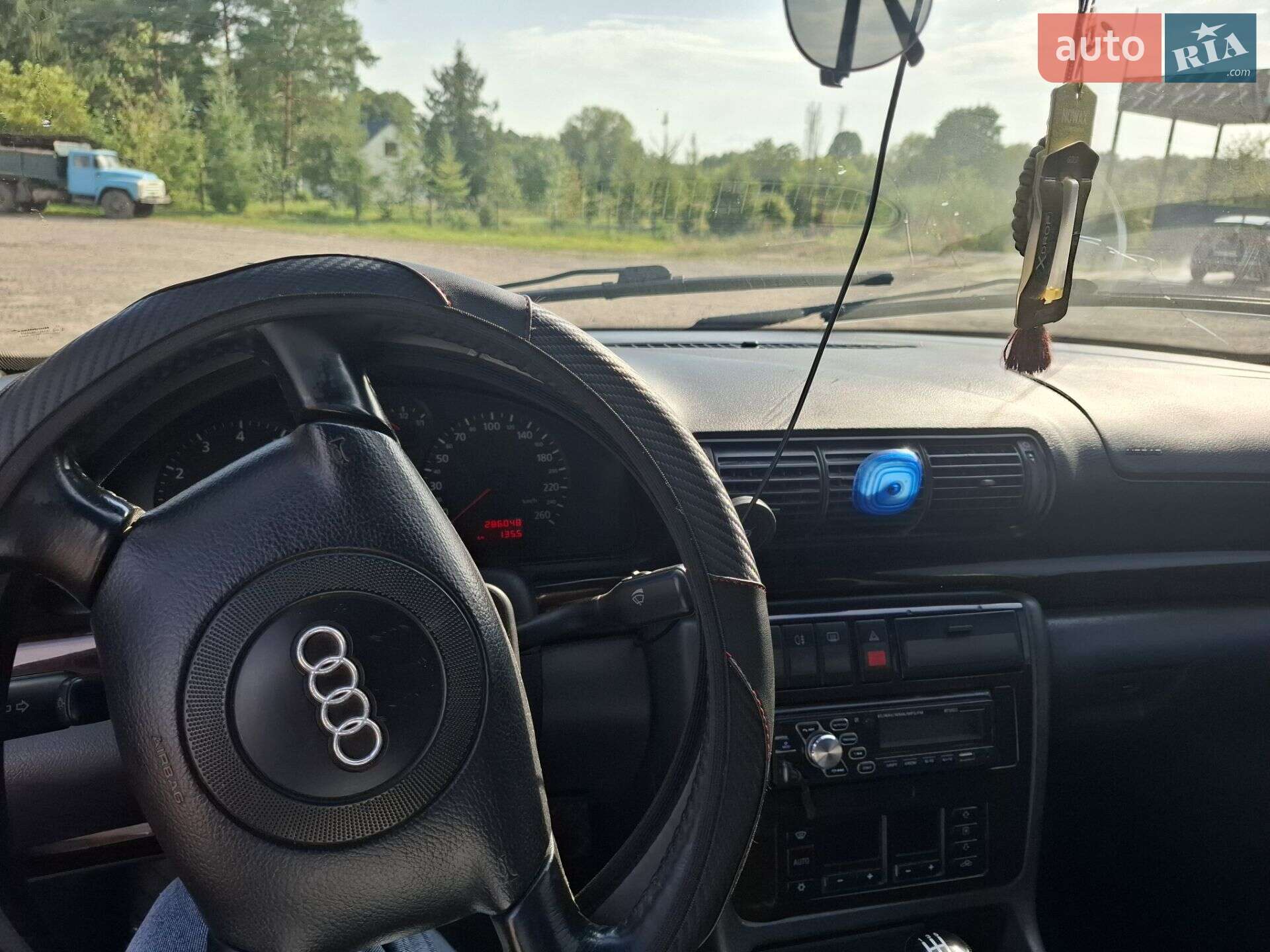 Audi A4 1998 VIN WAUZZZ8DZWA263812 фото оголошення 2 з 15