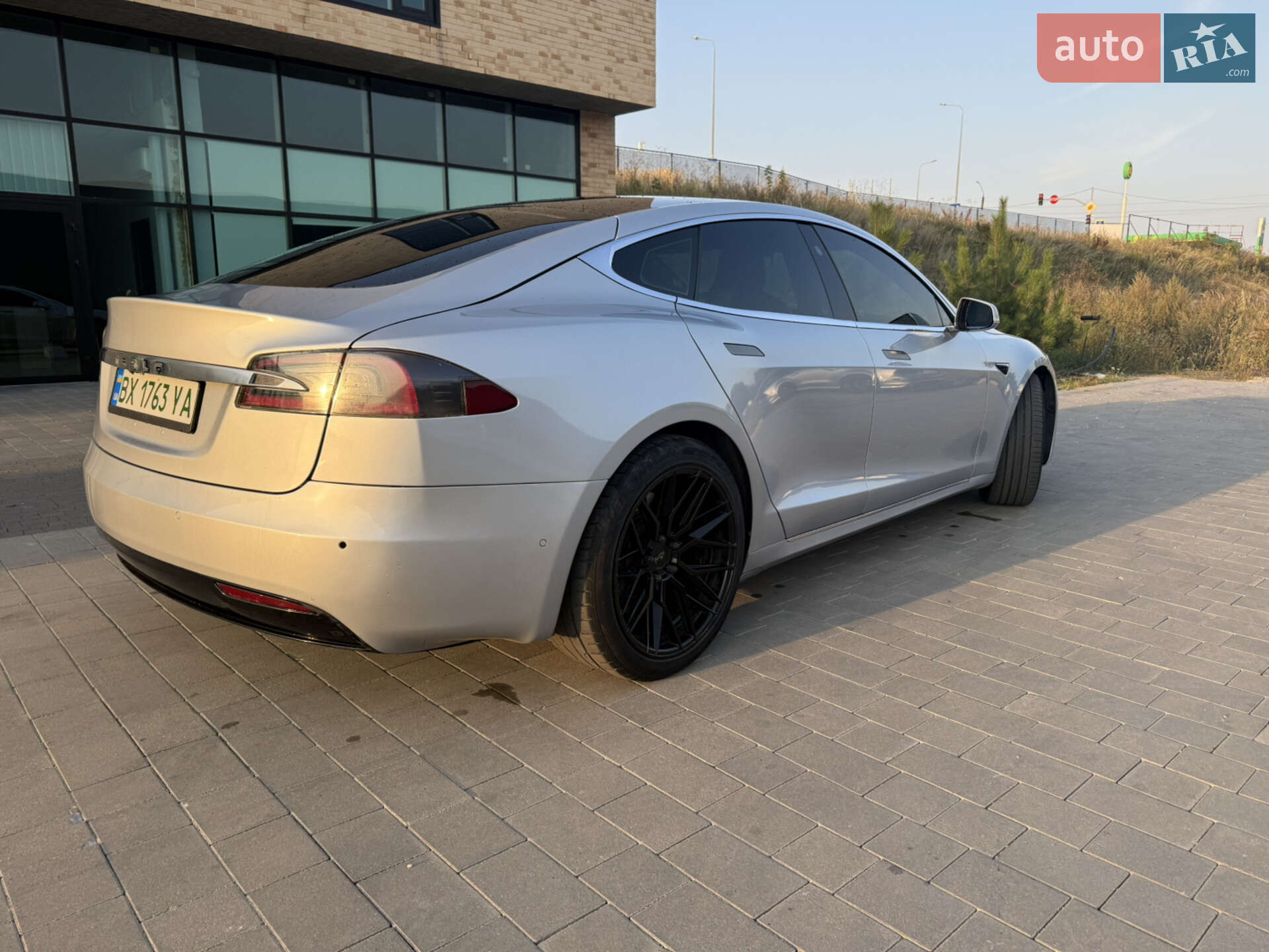 Tesla Model S 2017 VIN 5YJSA1E21HF194024 фото оголошення 5 з 13
