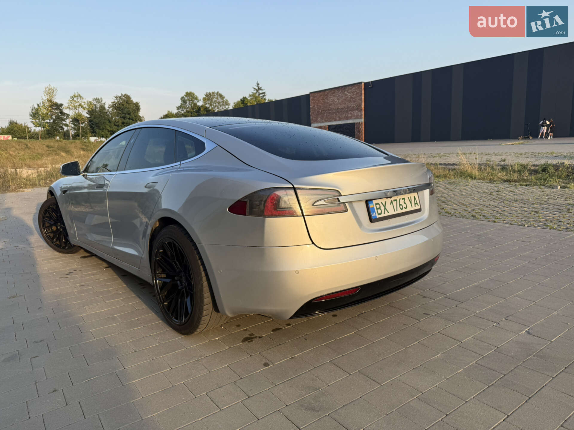 Tesla Model S 2017 VIN 5YJSA1E21HF194024 фото оголошення 7 з 13