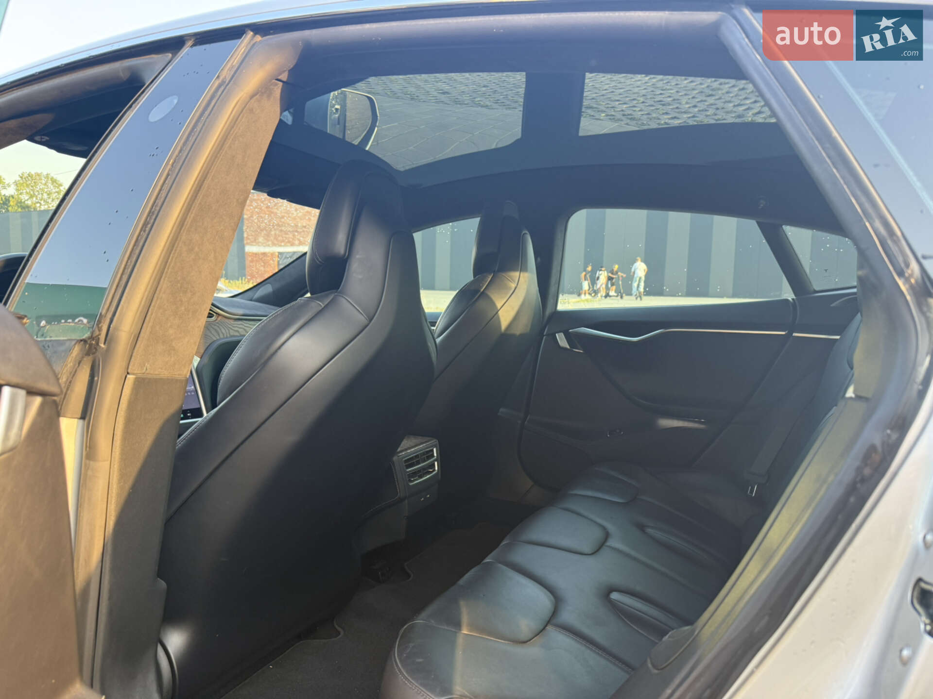 Tesla Model S 2017 VIN 5YJSA1E21HF194024 фото оголошення 10 з 13