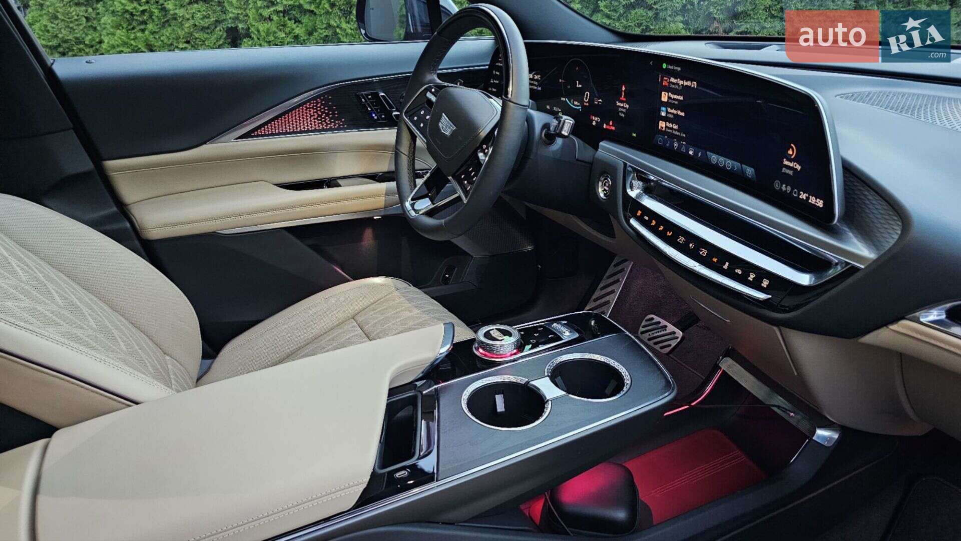 Cadillac Lyriq 2024 VIN 1GYKPWRK3RZ138114 фото оголошення 2 з 57