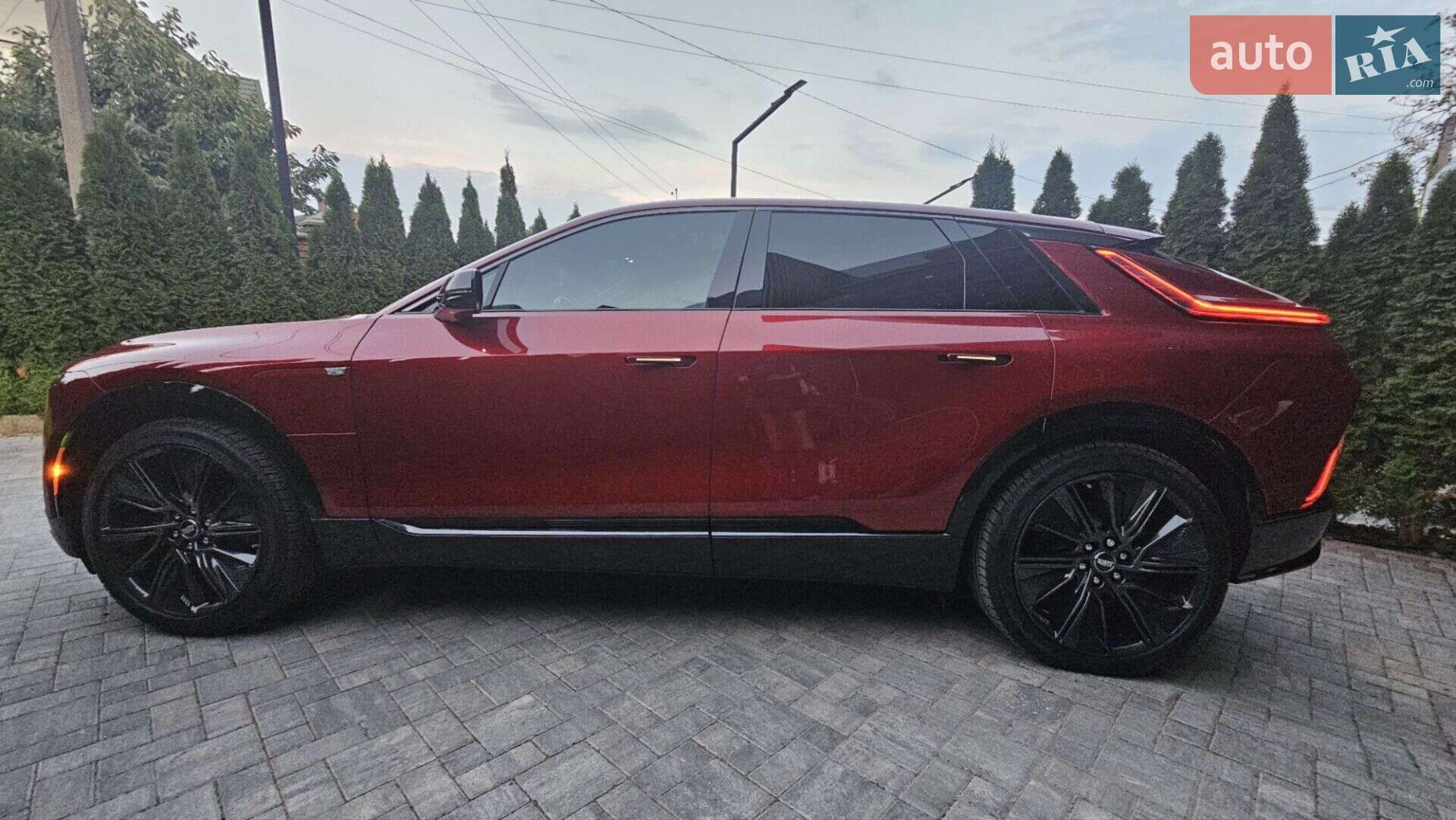 Cadillac Lyriq 2024 VIN 1GYKPWRK3RZ138114 фото оголошення 8 з 57