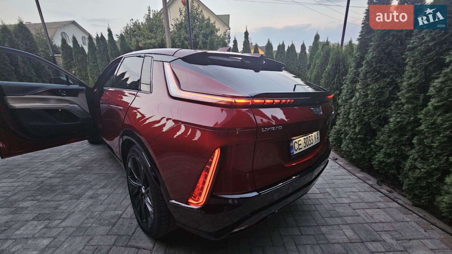 Cadillac Lyriq 2024 VIN 1GYKPWRK3RZ138114 фото оголошення 10 з 57
