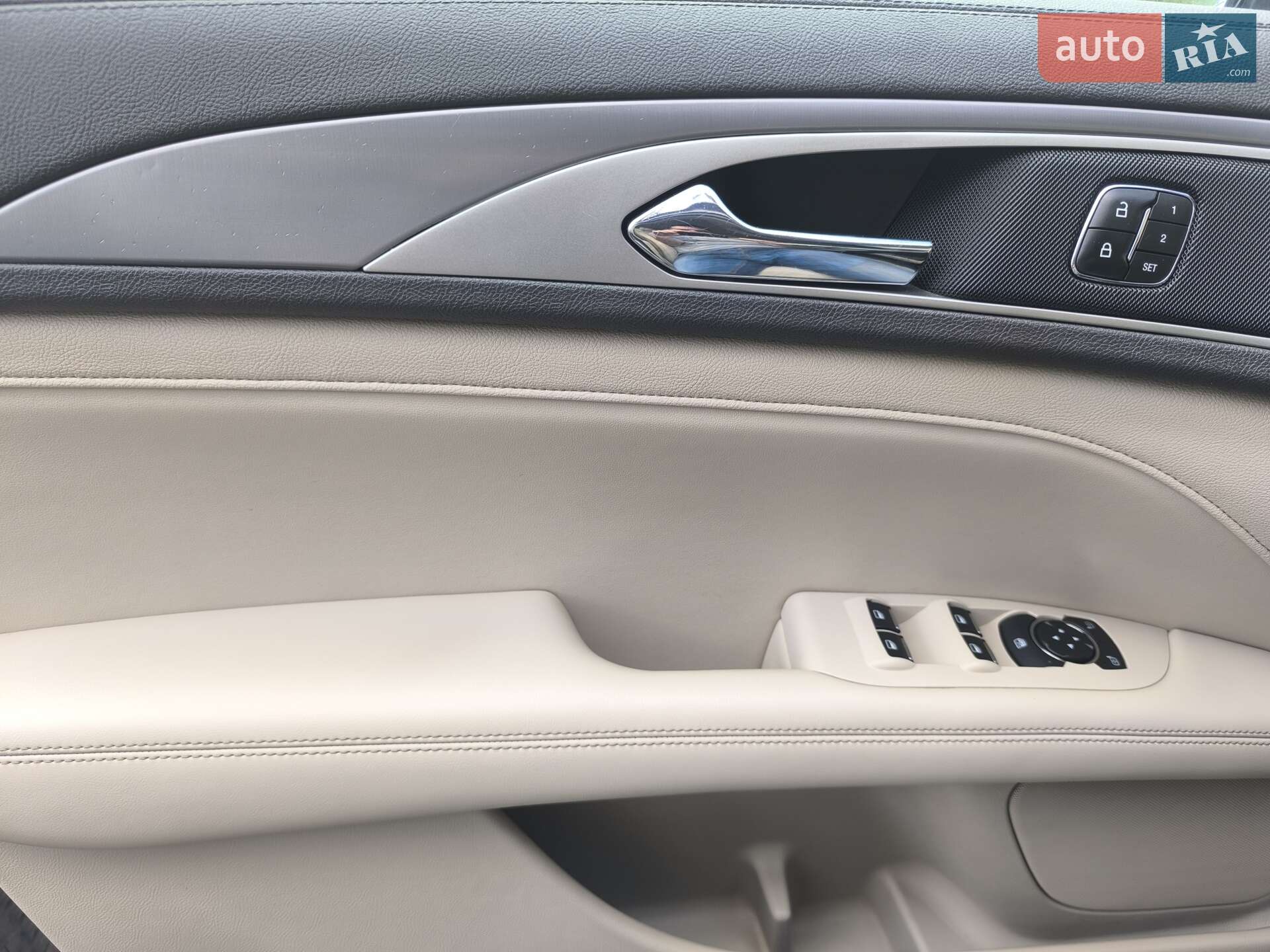 Lincoln MKZ 2019 VIN 3LN6L5A96KR633676 фото оголошення 18 з 38