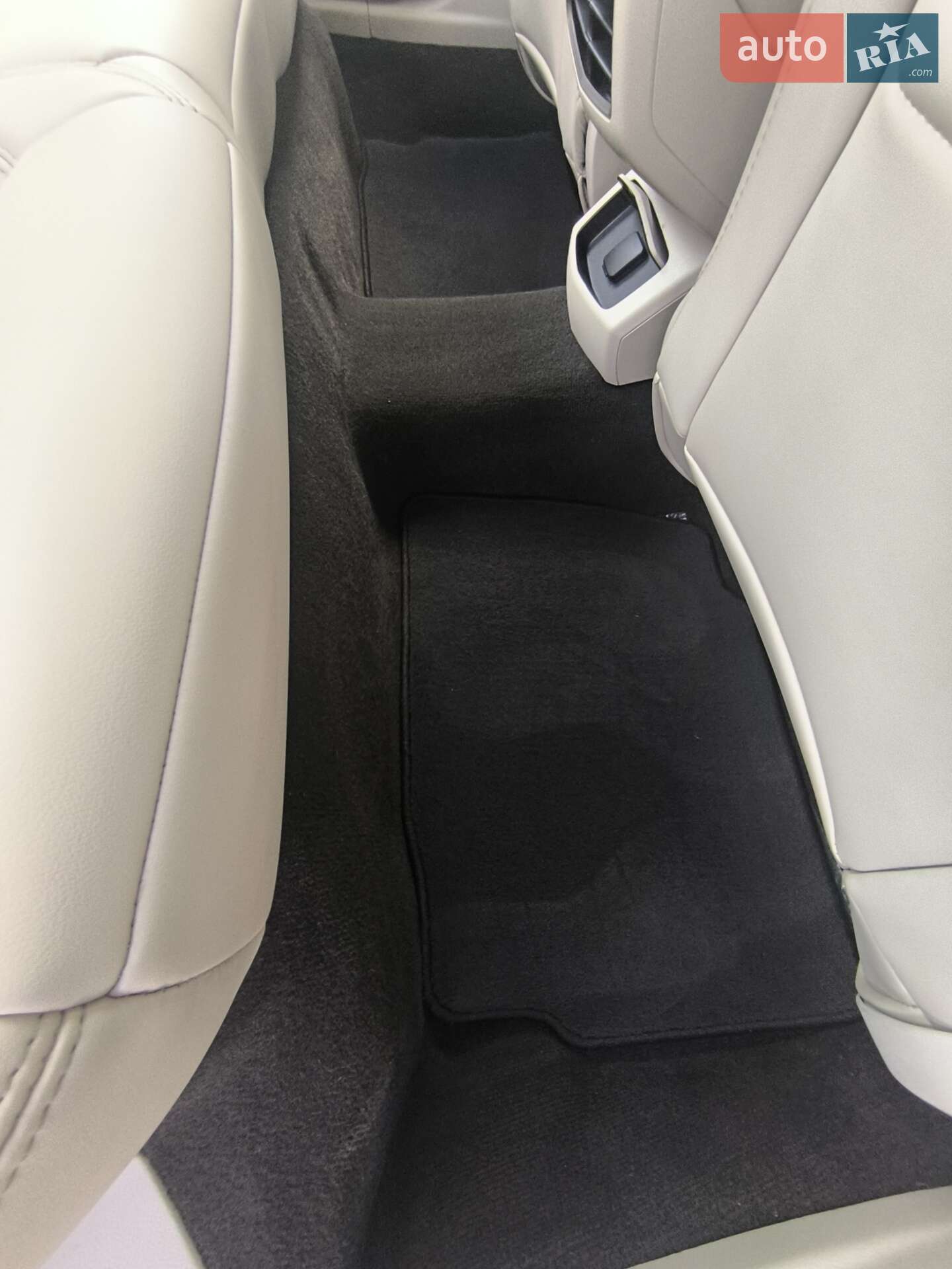 Lincoln MKZ 2019 VIN 3LN6L5A96KR633676 фото оголошення 25 з 38