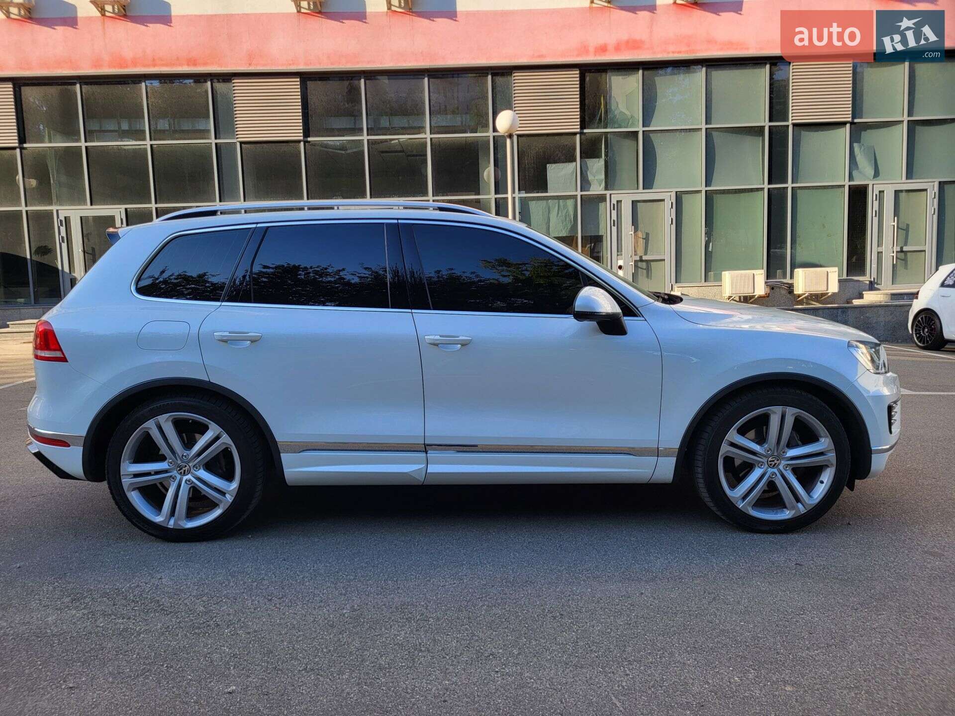 Volkswagen Touareg 2015 VIN WVGZZZ7PZGD004166 фото оголошення 16 з 128