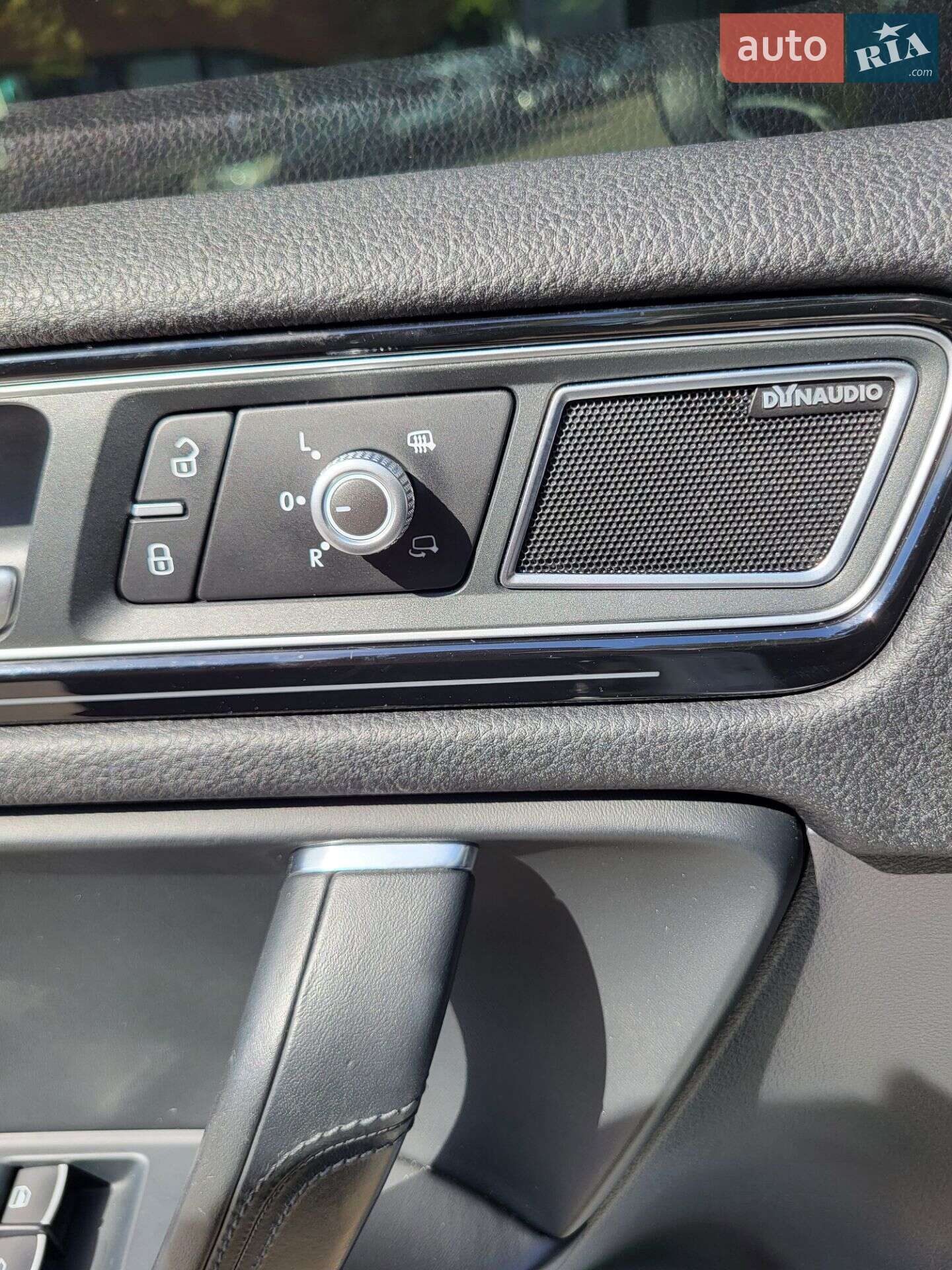 Volkswagen Touareg 2015 VIN WVGZZZ7PZGD004166 фото оголошення 45 з 128