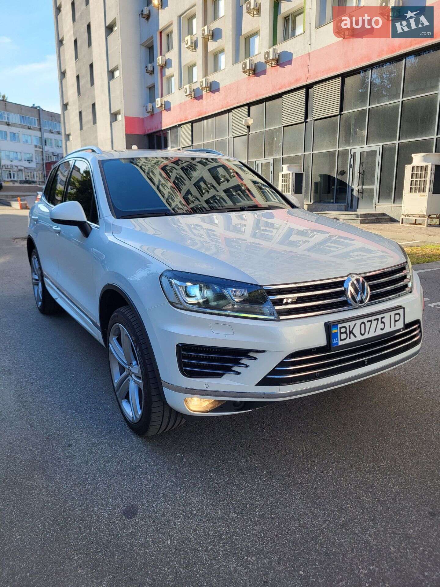 Volkswagen Touareg 2015 VIN WVGZZZ7PZGD004166 фото оголошення 9 з 128