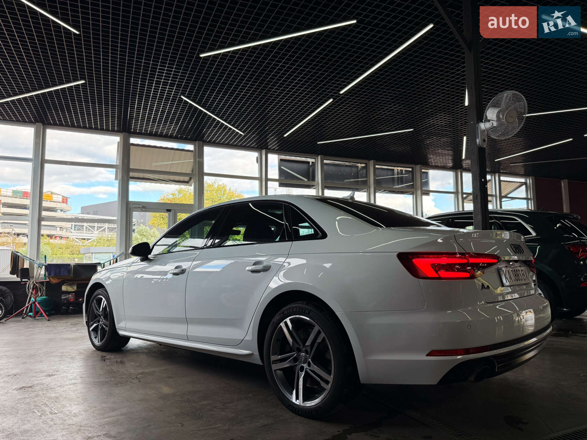 Audi A4 2016 VIN WAUENAF45HN022949 фото оголошення 3 з 15