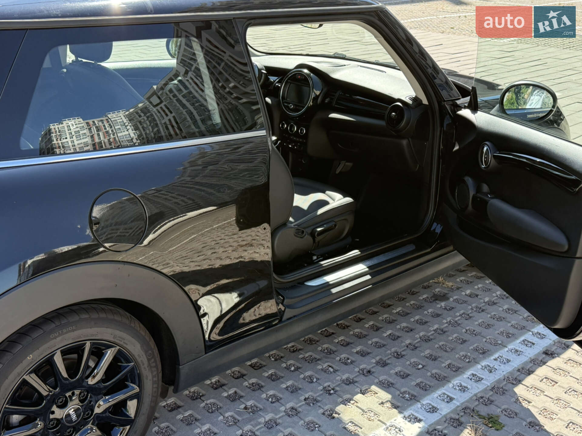 MINI Cooper 2019 VIN WMWXP5C58K2L07953 фото оголошення 16 з 22