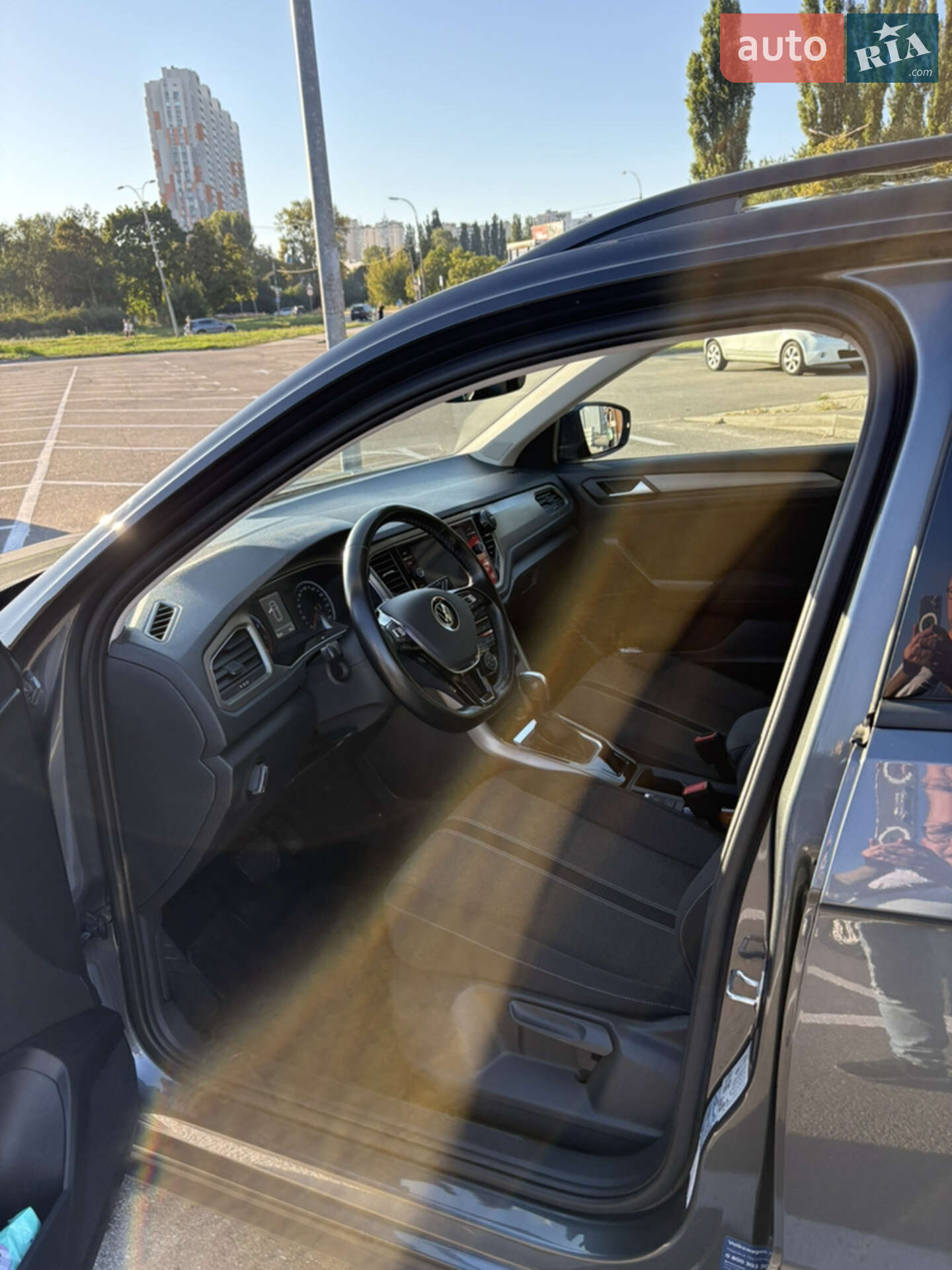 Volkswagen T-Roc 2021 VIN WVGZZZA1ZMV148804 фото оголошення 11 з 15