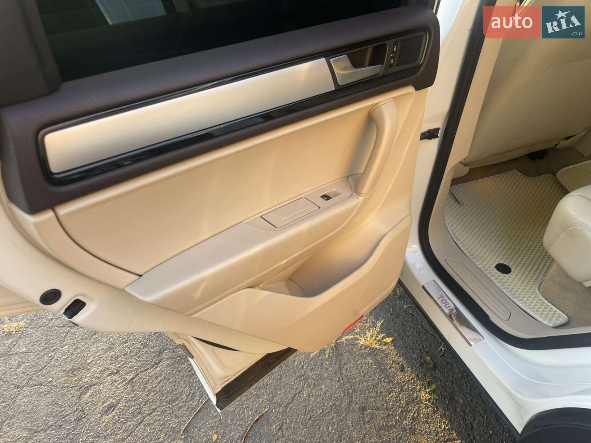 Volkswagen Touareg 2012 VIN WVGEK9BP0CD008042 фото оголошення 10 з 16