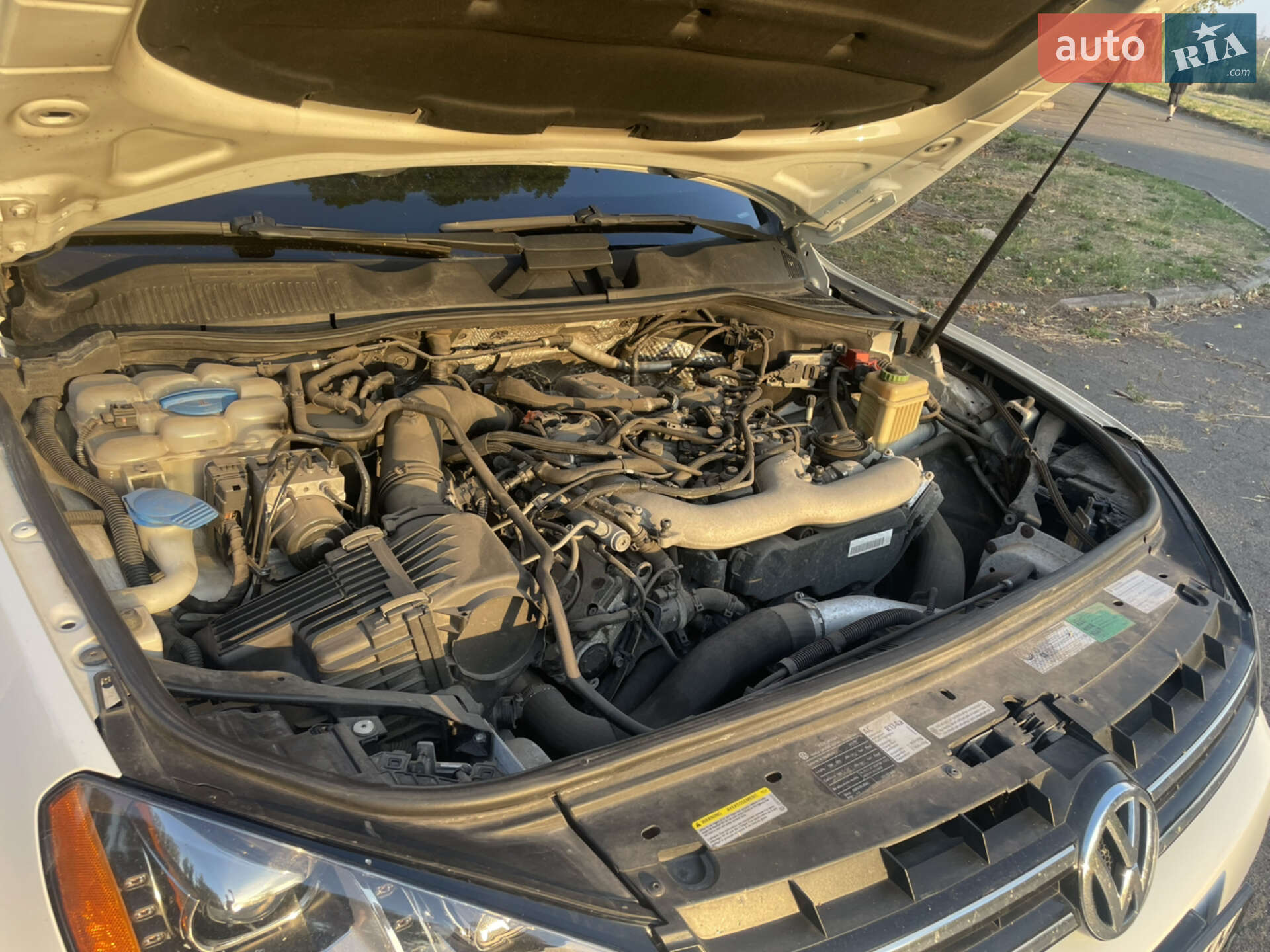 Volkswagen Touareg 2012 VIN WVGEK9BP0CD008042 фото оголошення 8 з 16