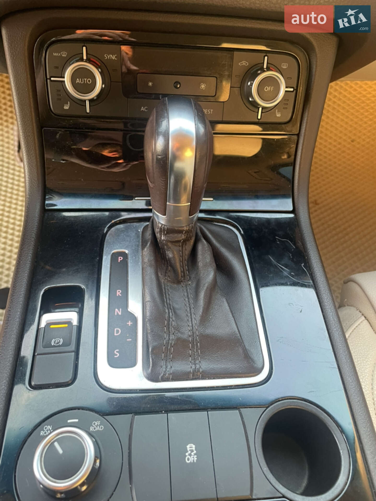 Volkswagen Touareg 2012 VIN WVGEK9BP0CD008042 фото оголошення 7 з 16