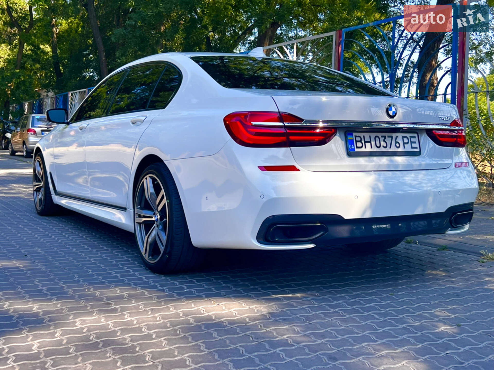 BMW 7 Series 2015 VIN WBA7E2C51GG547263 фото оголошення 2 з 19