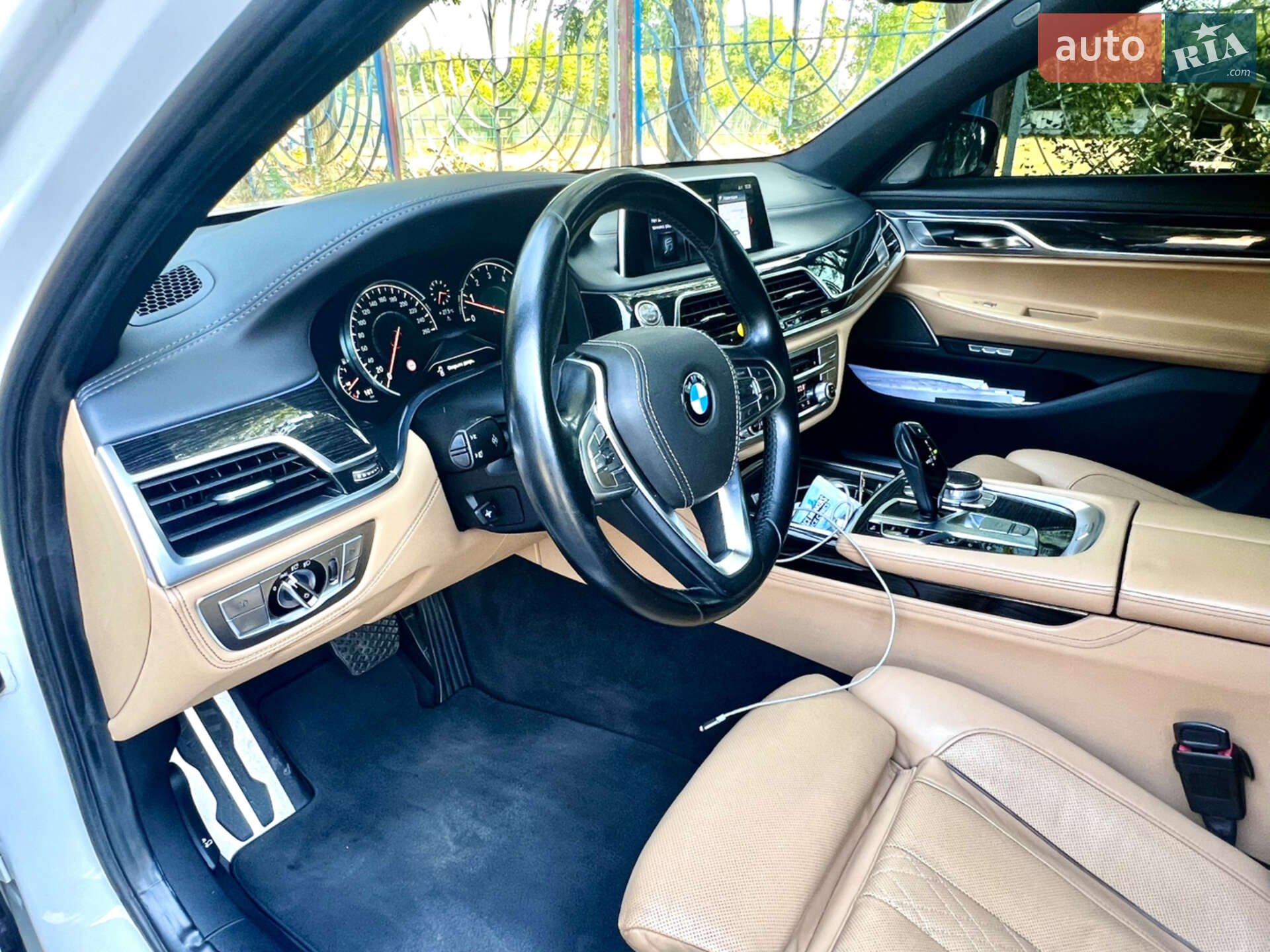 BMW 7 Series 2015 VIN WBA7E2C51GG547263 фото оголошення 9 з 19
