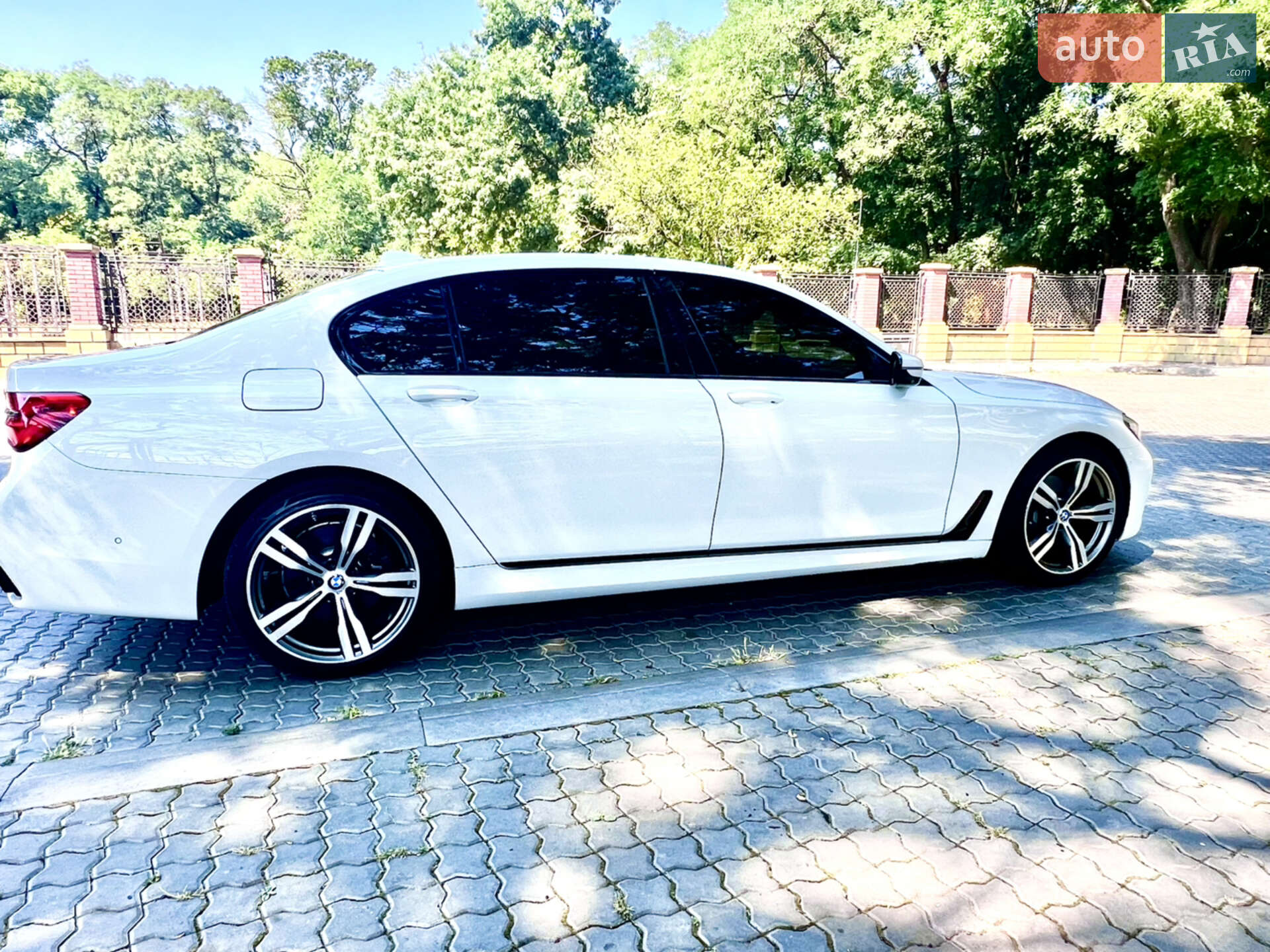 BMW 7 Series 2015 VIN WBA7E2C51GG547263 фото оголошення 10 з 19